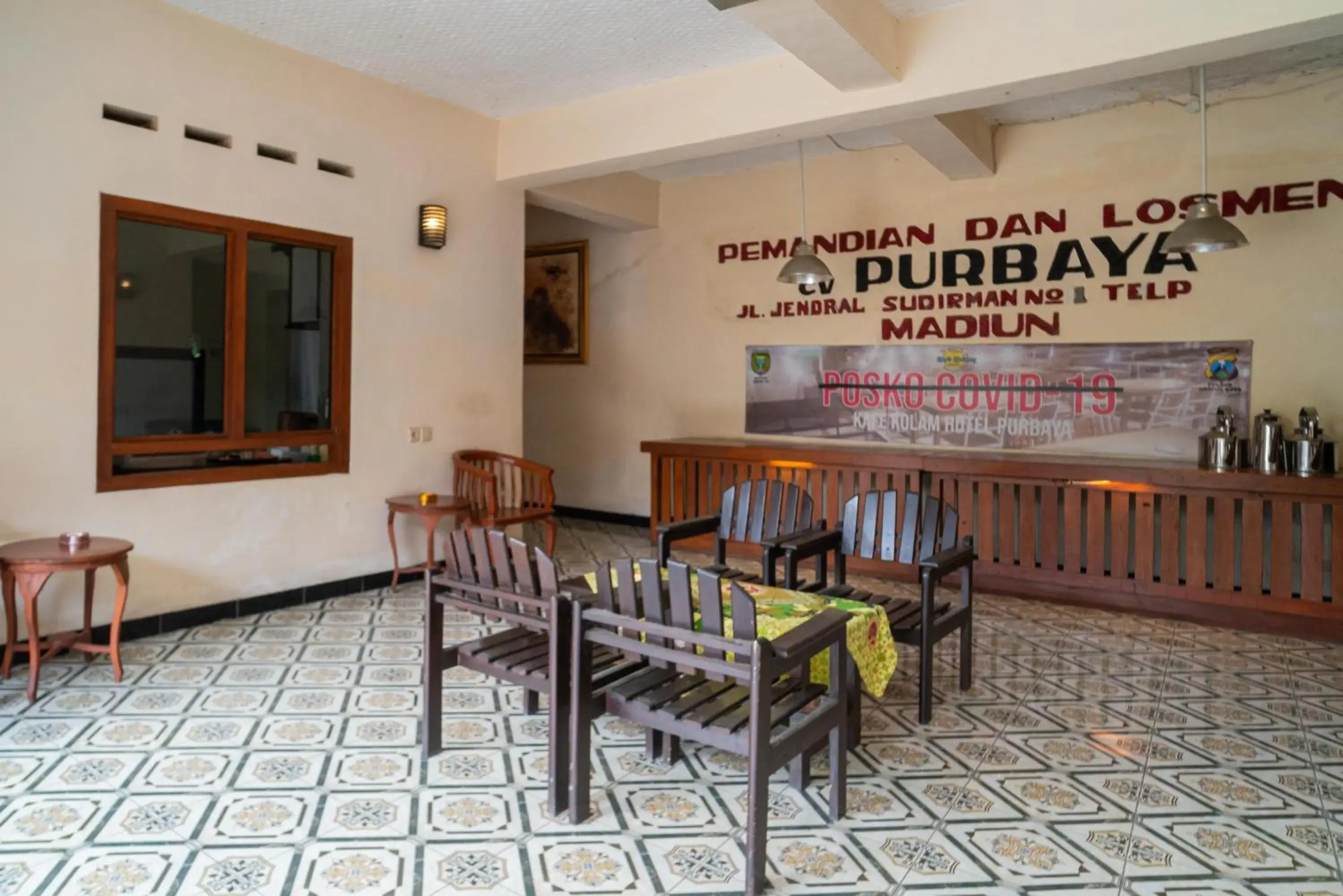 Lobby or reception in RedDoorz @ Panglima Sudirman Madiun Lobby or reception in RedDoorz @ Panglima Sudirman Madiun