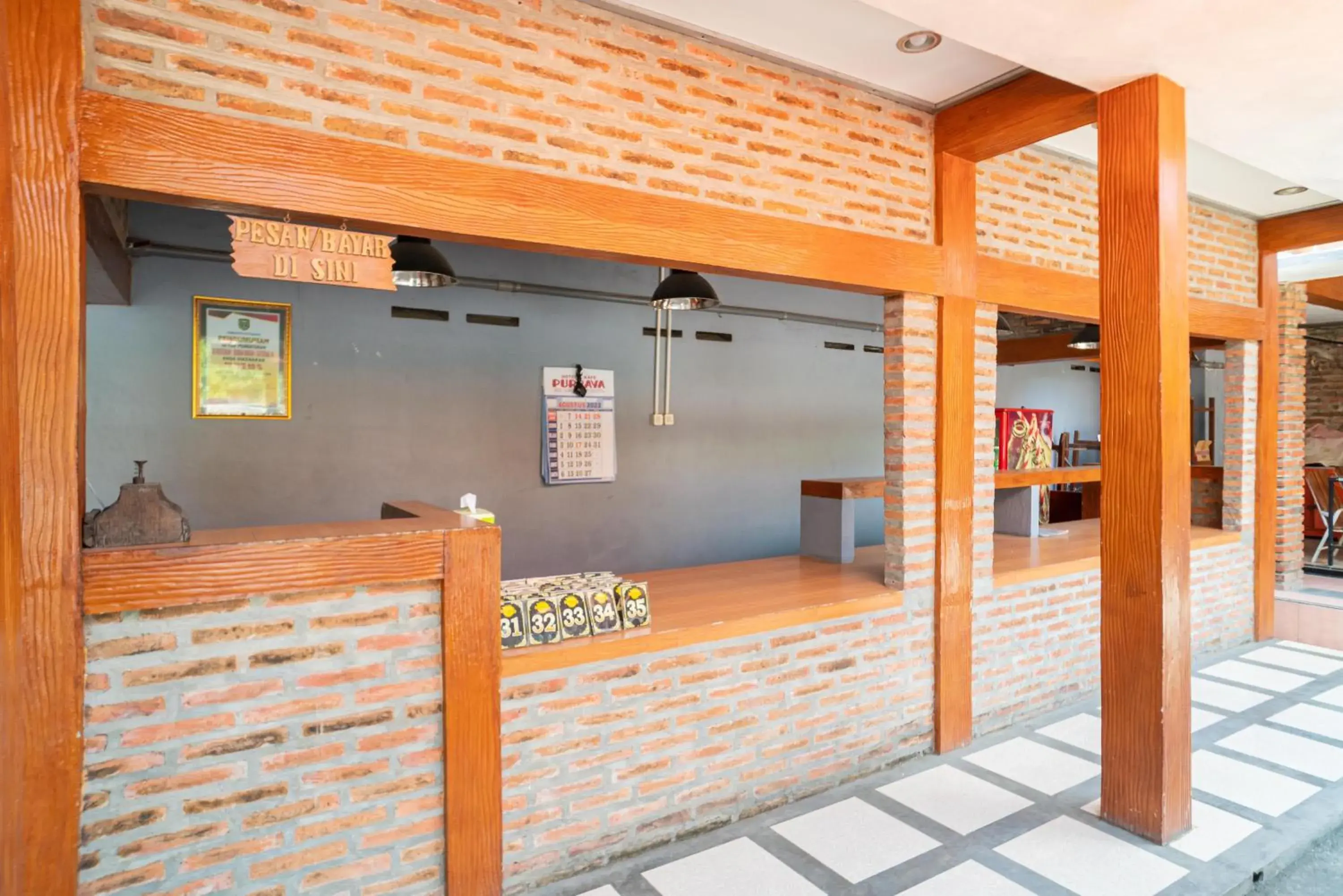 Restaurant/places to eat in RedDoorz @ Panglima Sudirman Madiun Restaurant/places to eat in RedDoorz @ Panglima Sudirman Madiun