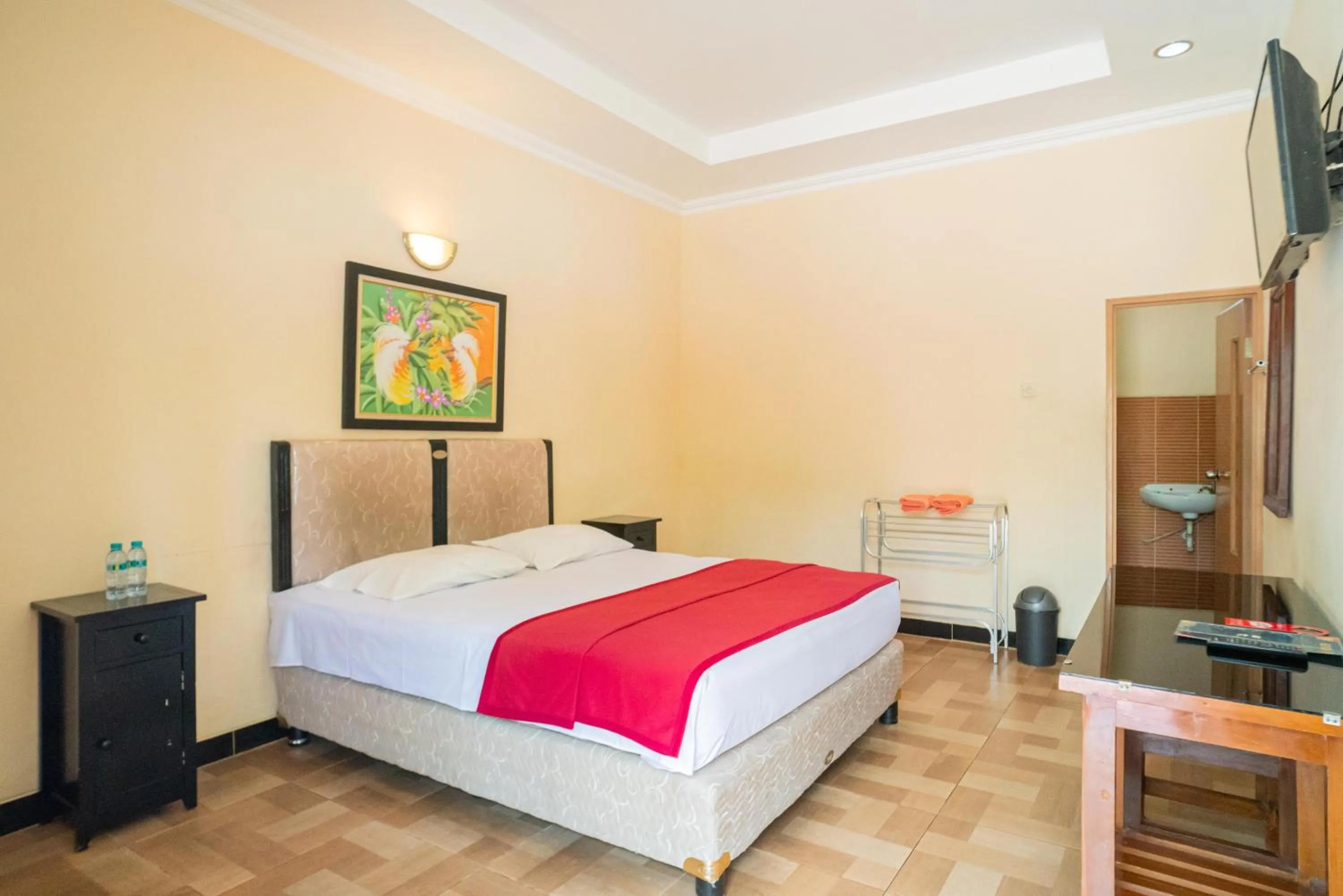 Bedroom, Bed in RedDoorz @ Panglima Sudirman Madiun