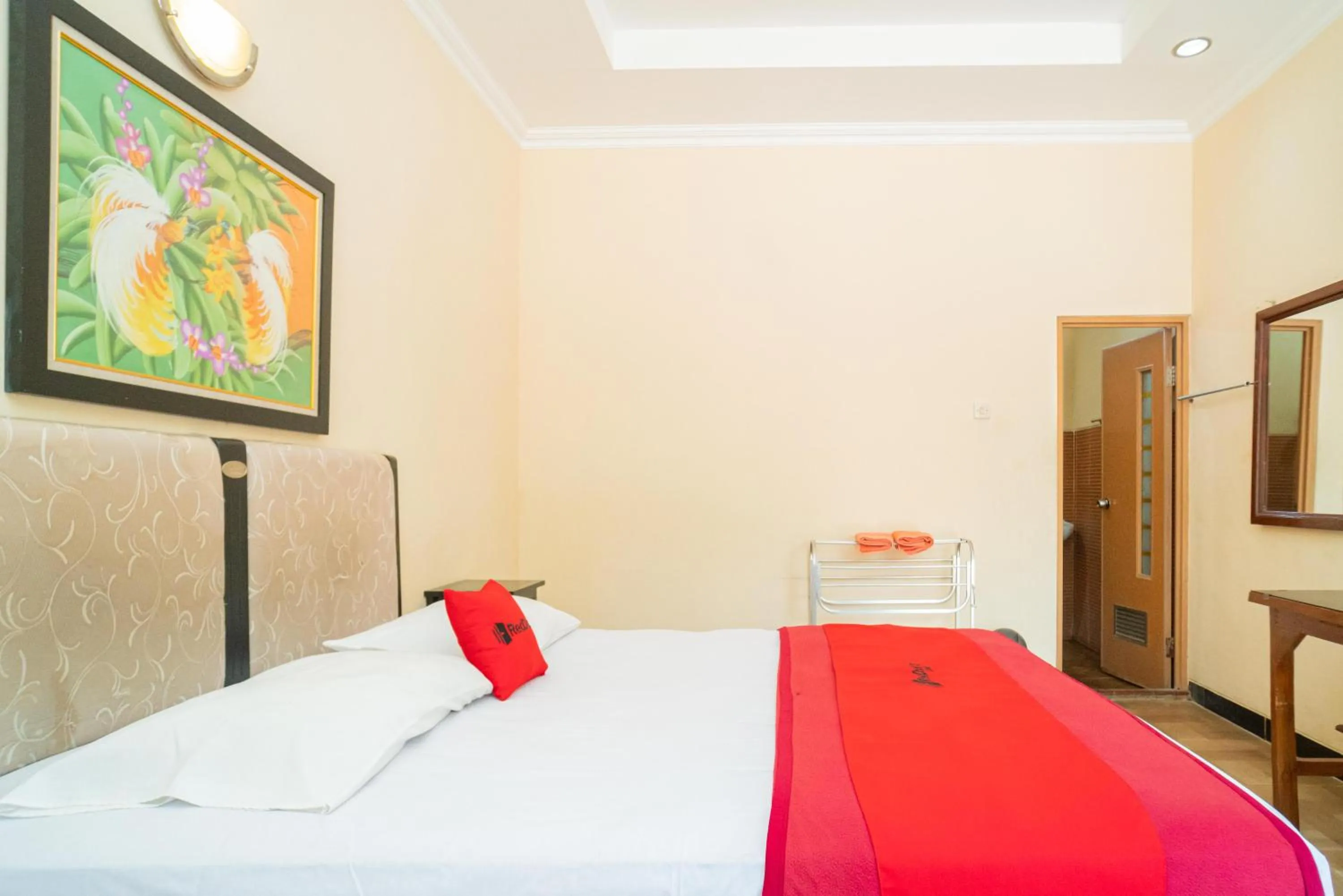 Bedroom, Bed in RedDoorz @ Panglima Sudirman Madiun