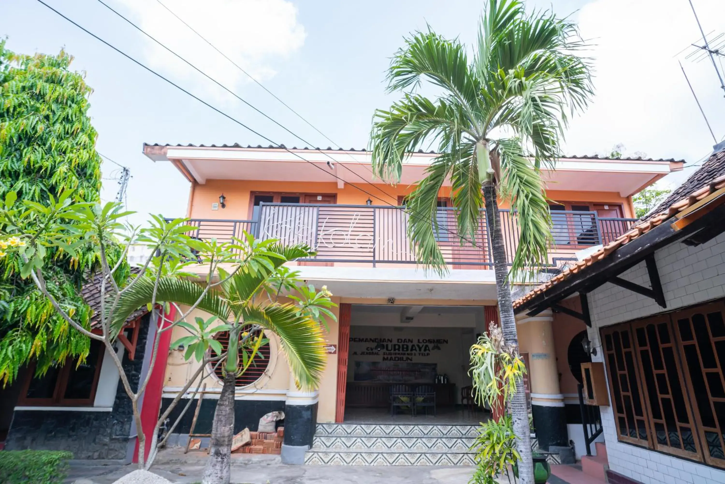 Property building in RedDoorz @ Panglima Sudirman Madiun Property building in RedDoorz @ Panglima Sudirman Madiun