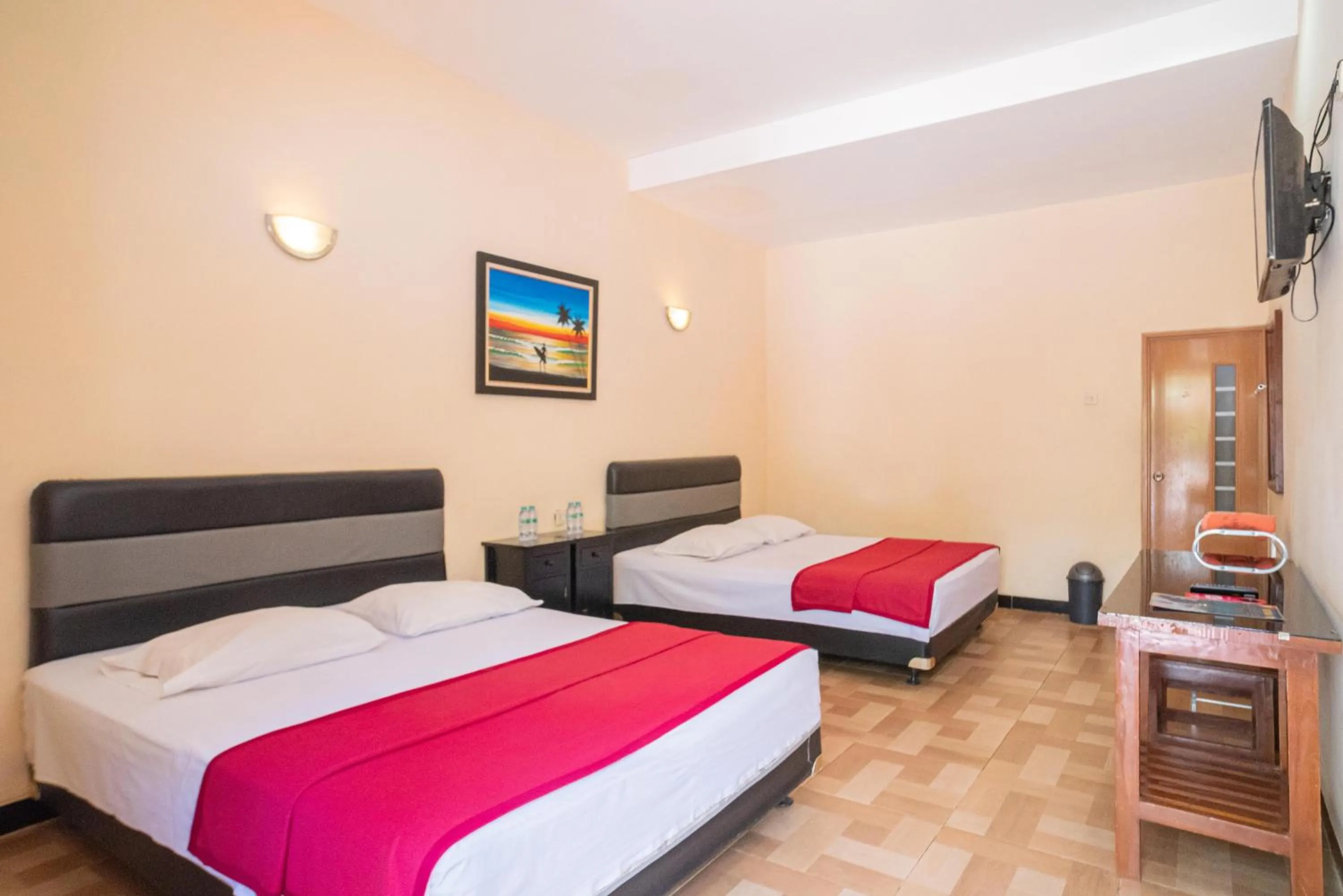 Bedroom, Bed in RedDoorz @ Panglima Sudirman Madiun