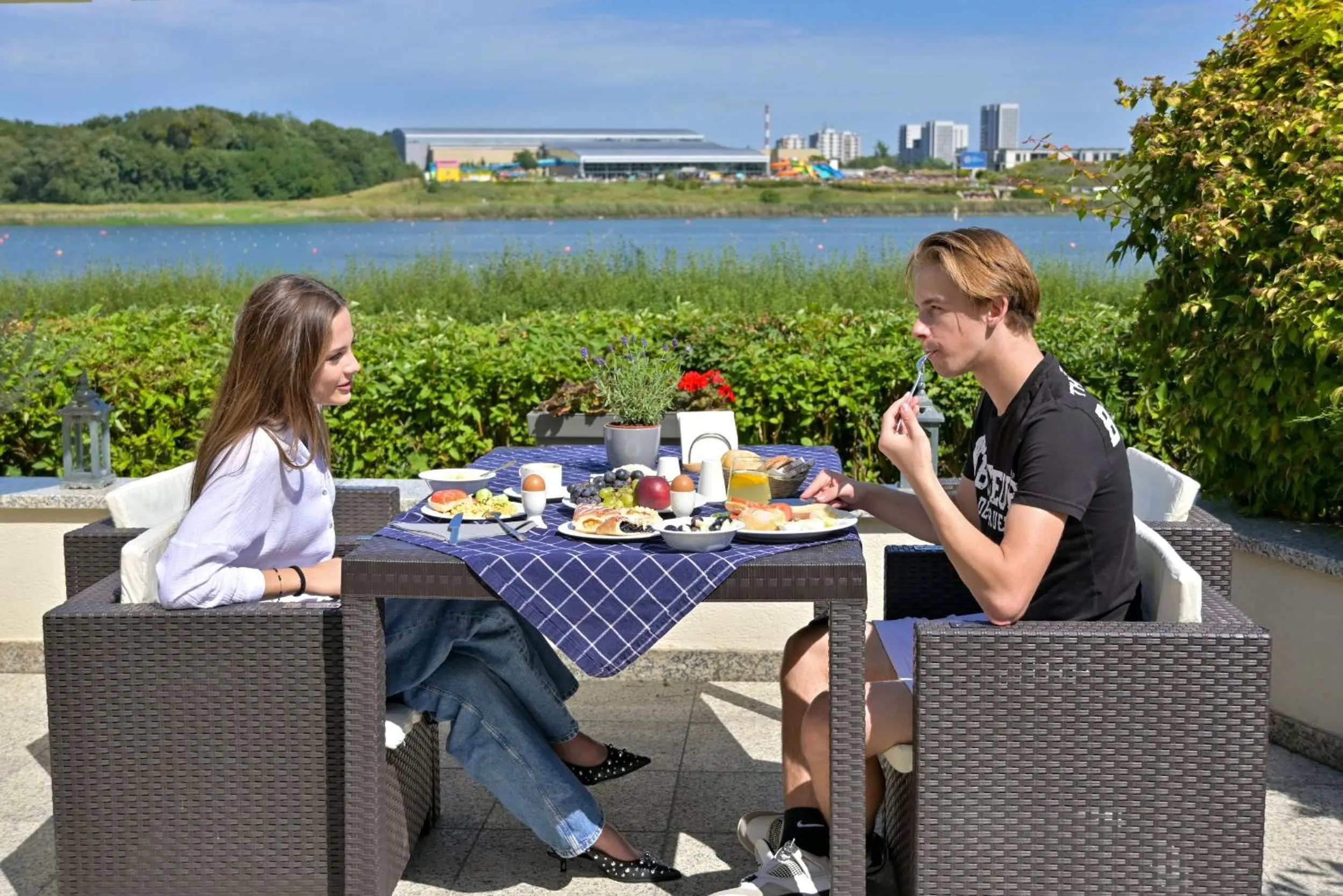 Garden view in Hotel HP Park Poznań Malta
