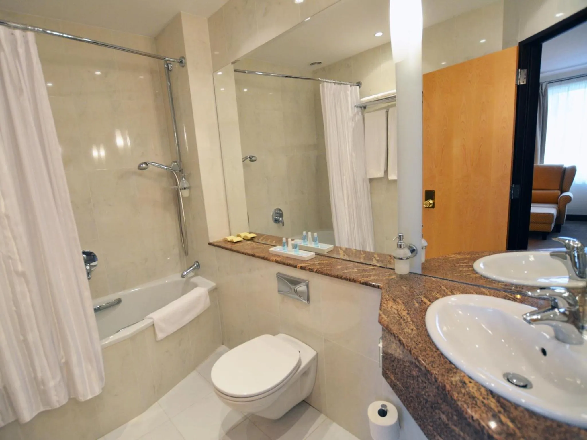 Bathroom in Hotel HP Park Poznań Malta