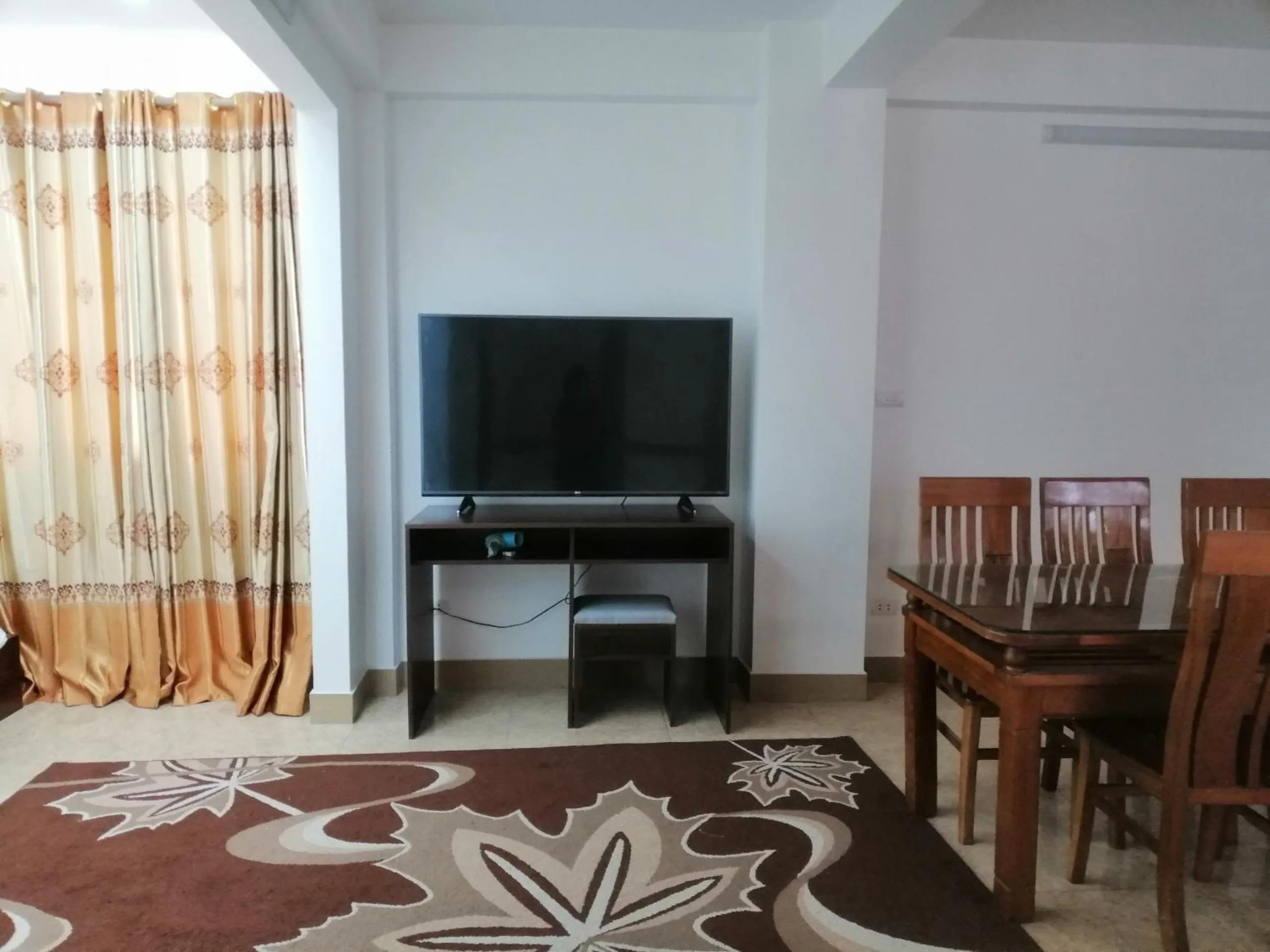 Communal lounge/ TV room in Mia Sen Vong Hotel Ha Noi