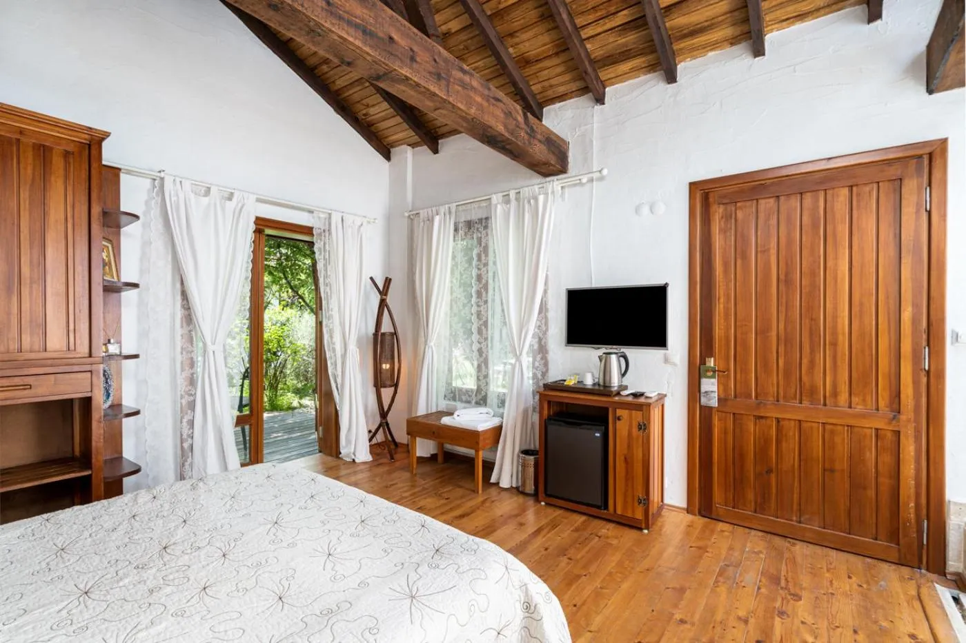 Bedroom, Bed in Ephesus Lodge
