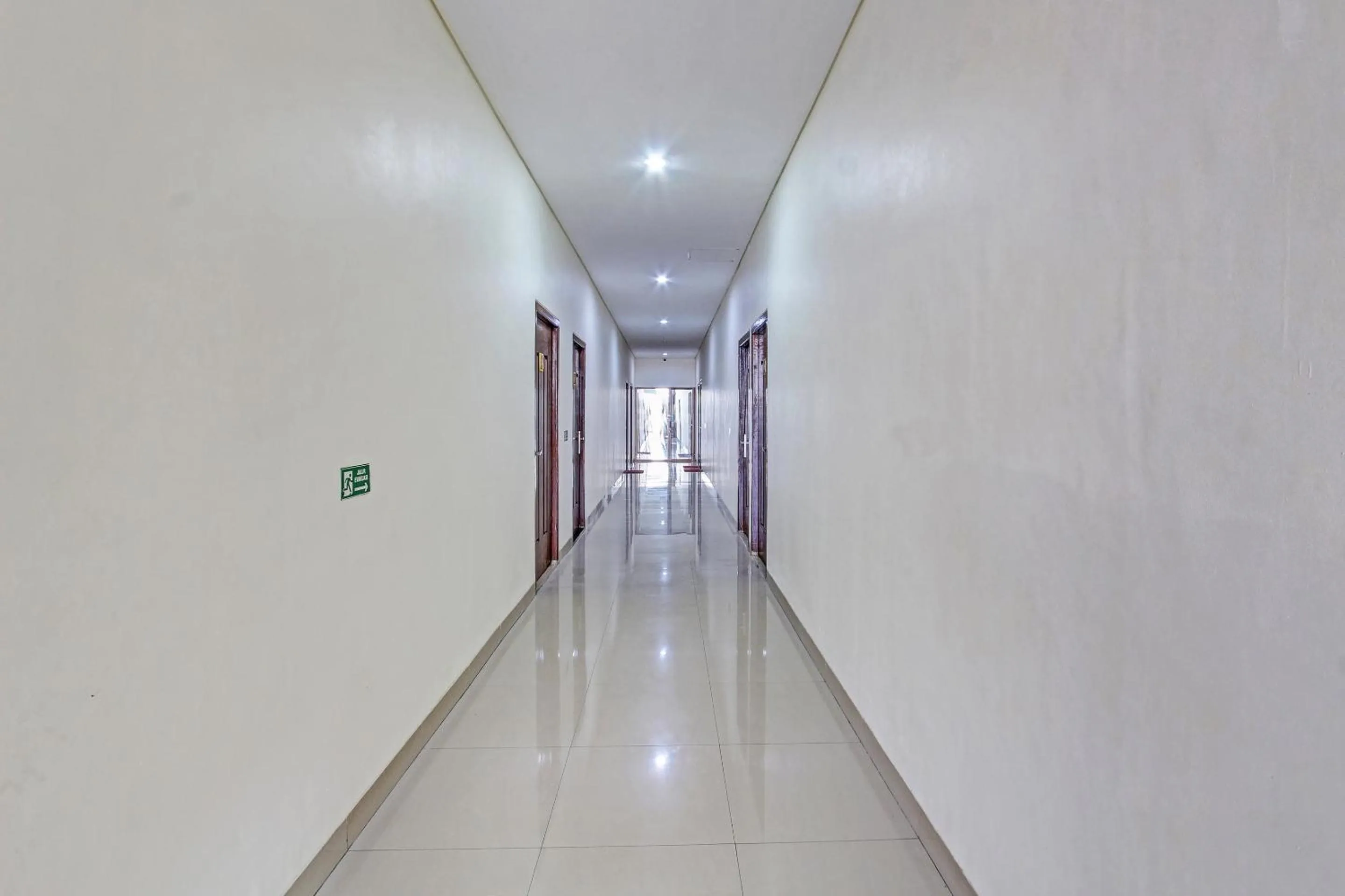 Lobby or reception in Collection O 91481 Mahkota Hotel Purwodadi