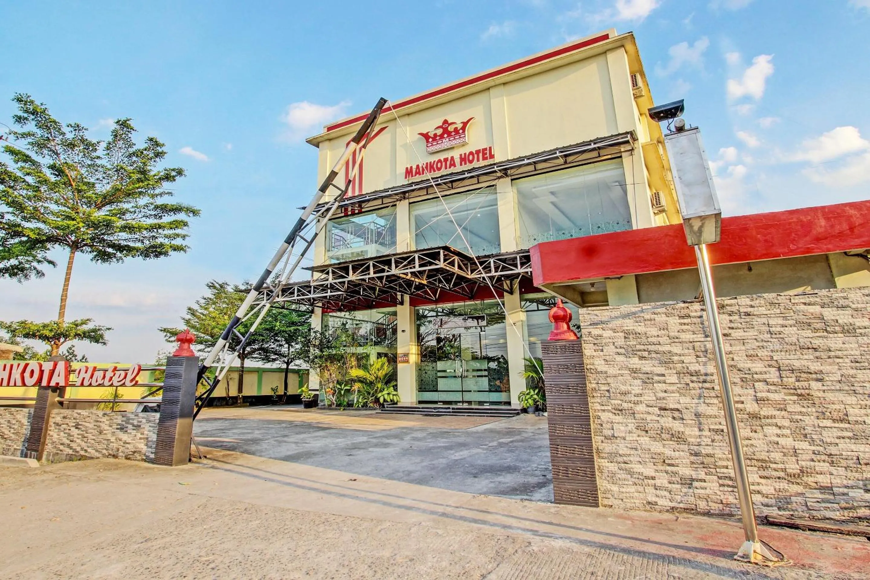 Facade/entrance in Collection O 91481 Mahkota Hotel Purwodadi