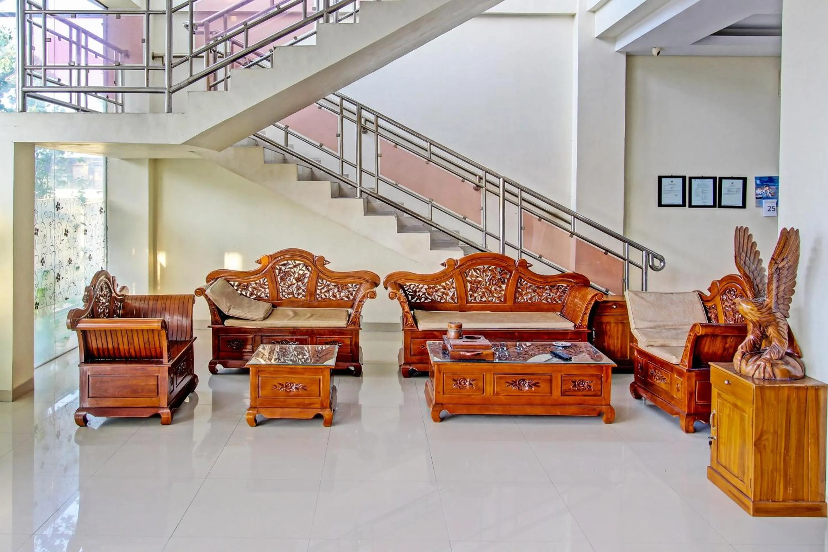 Lobby or reception in Collection O 91481 Mahkota Hotel Purwodadi