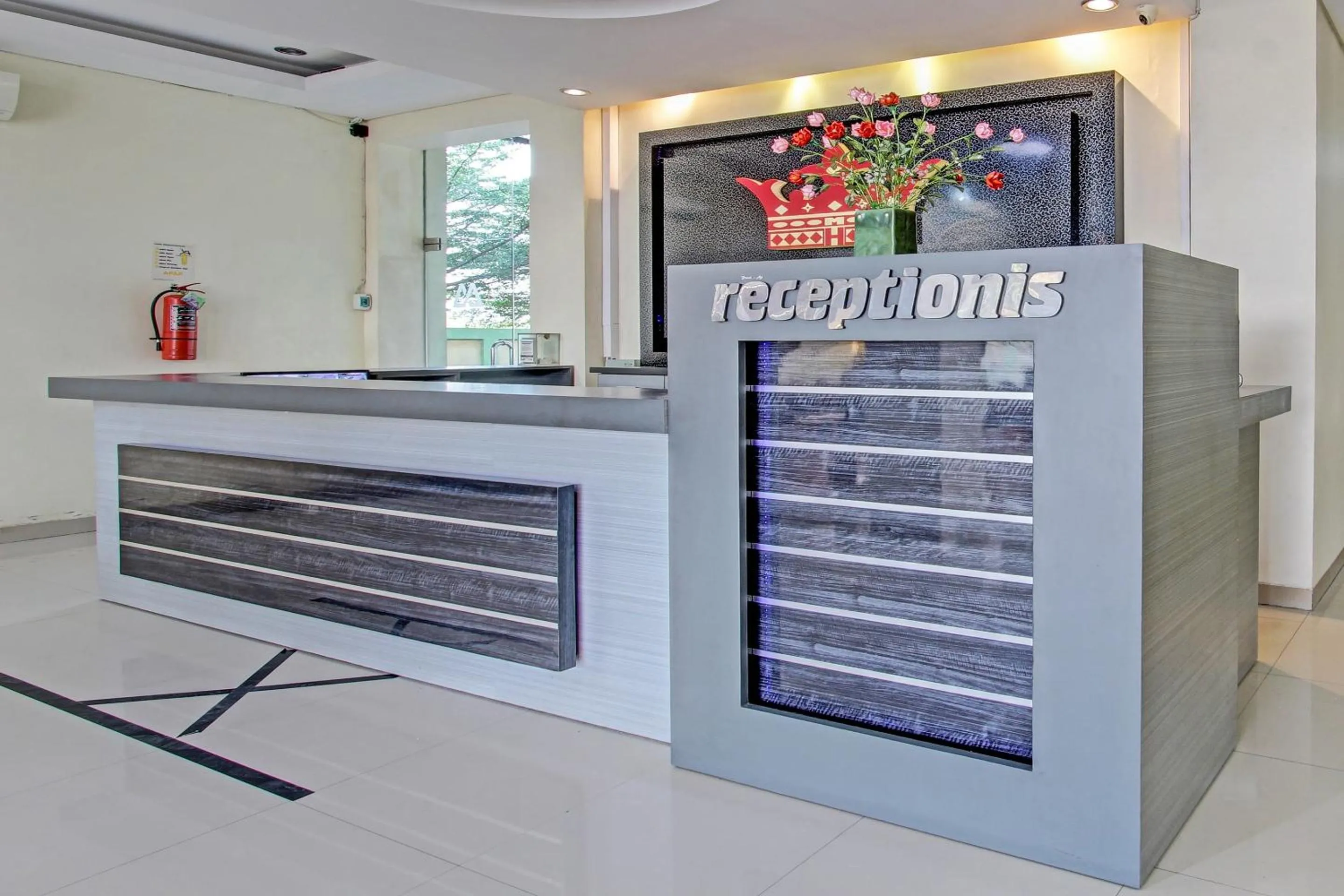 Lobby or reception in Collection O 91481 Mahkota Hotel Purwodadi