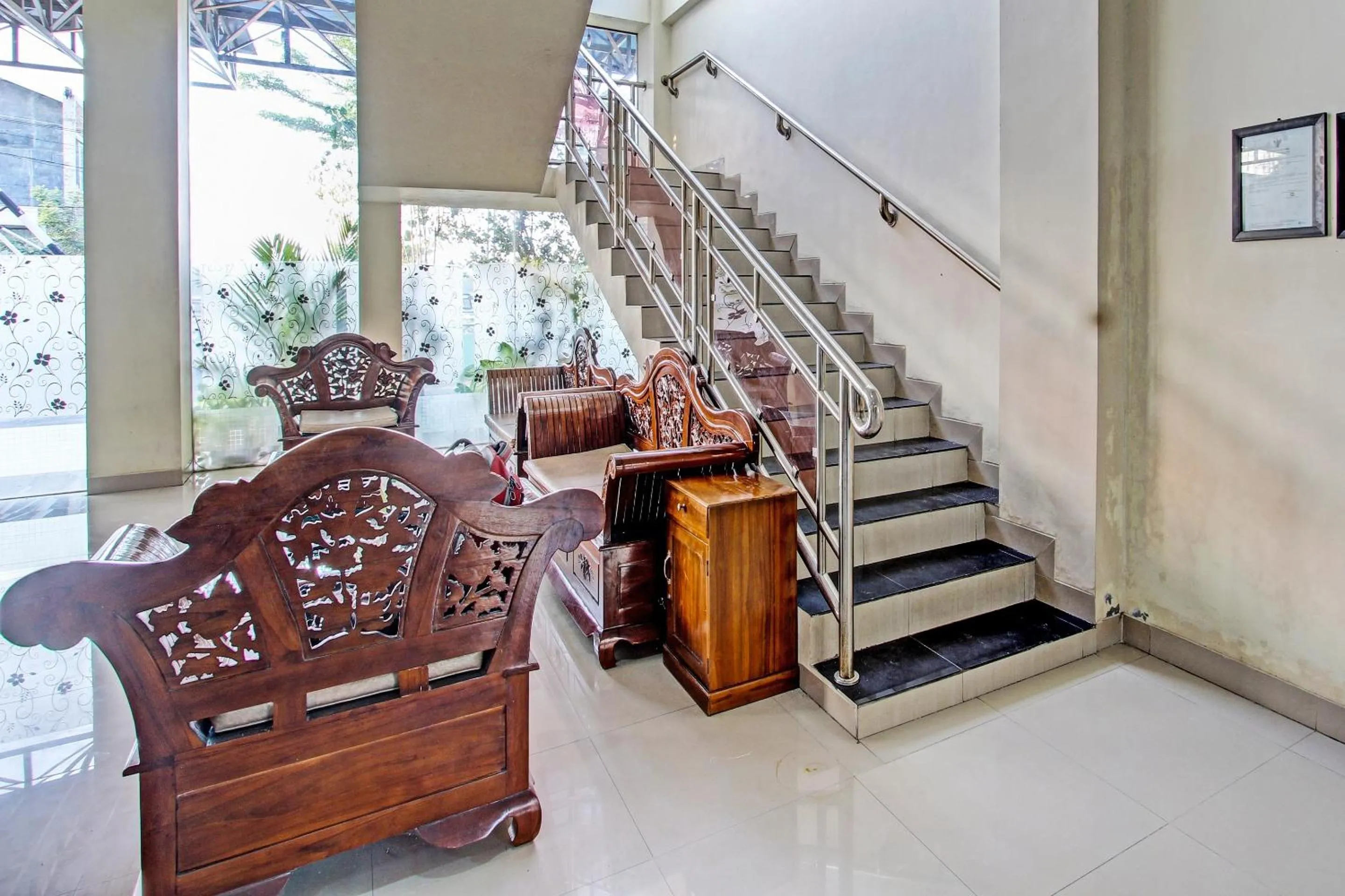 Lobby or reception in Collection O 91481 Mahkota Hotel Purwodadi