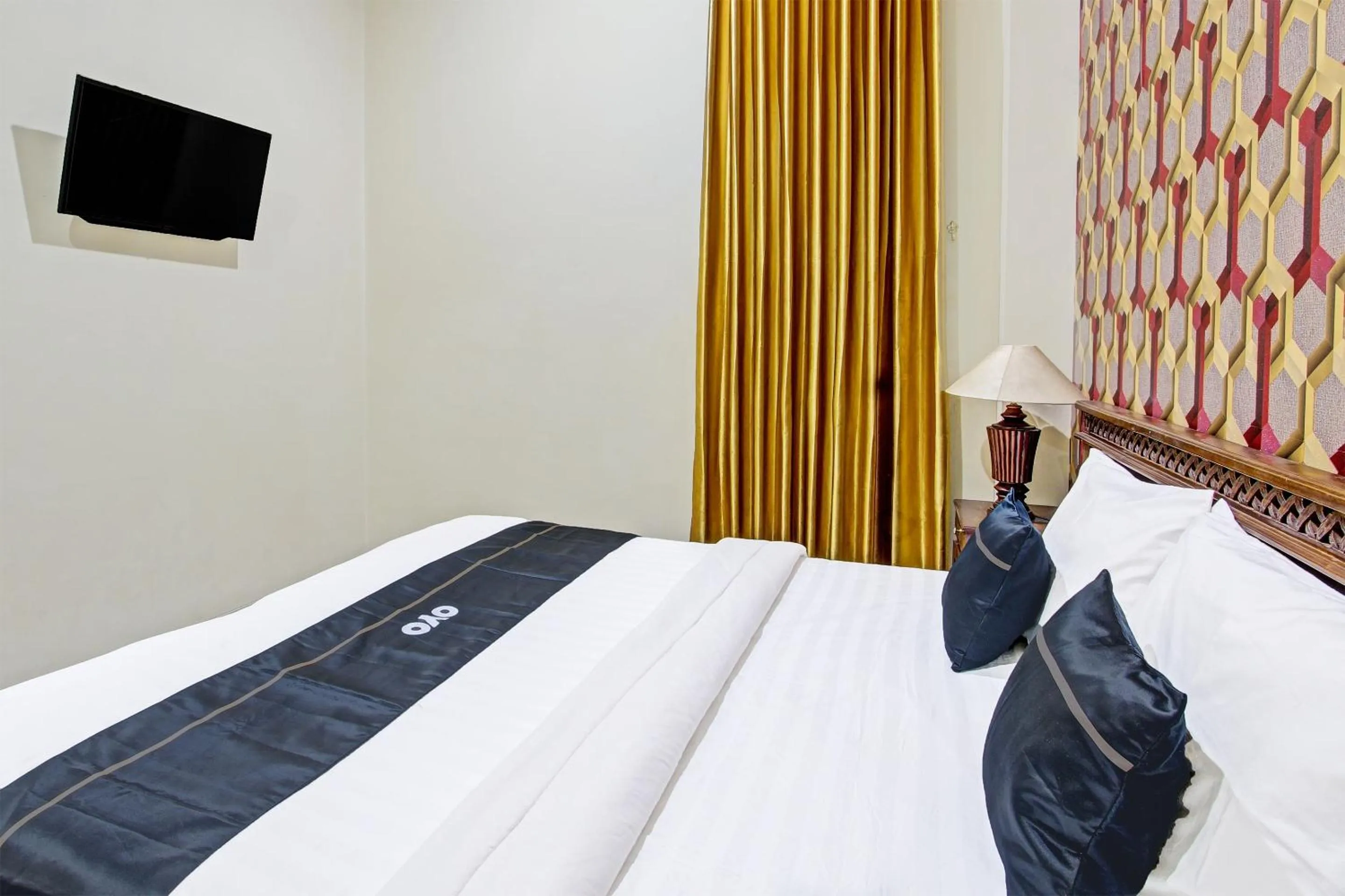 Bedroom in Collection O 91481 Mahkota Hotel Purwodadi