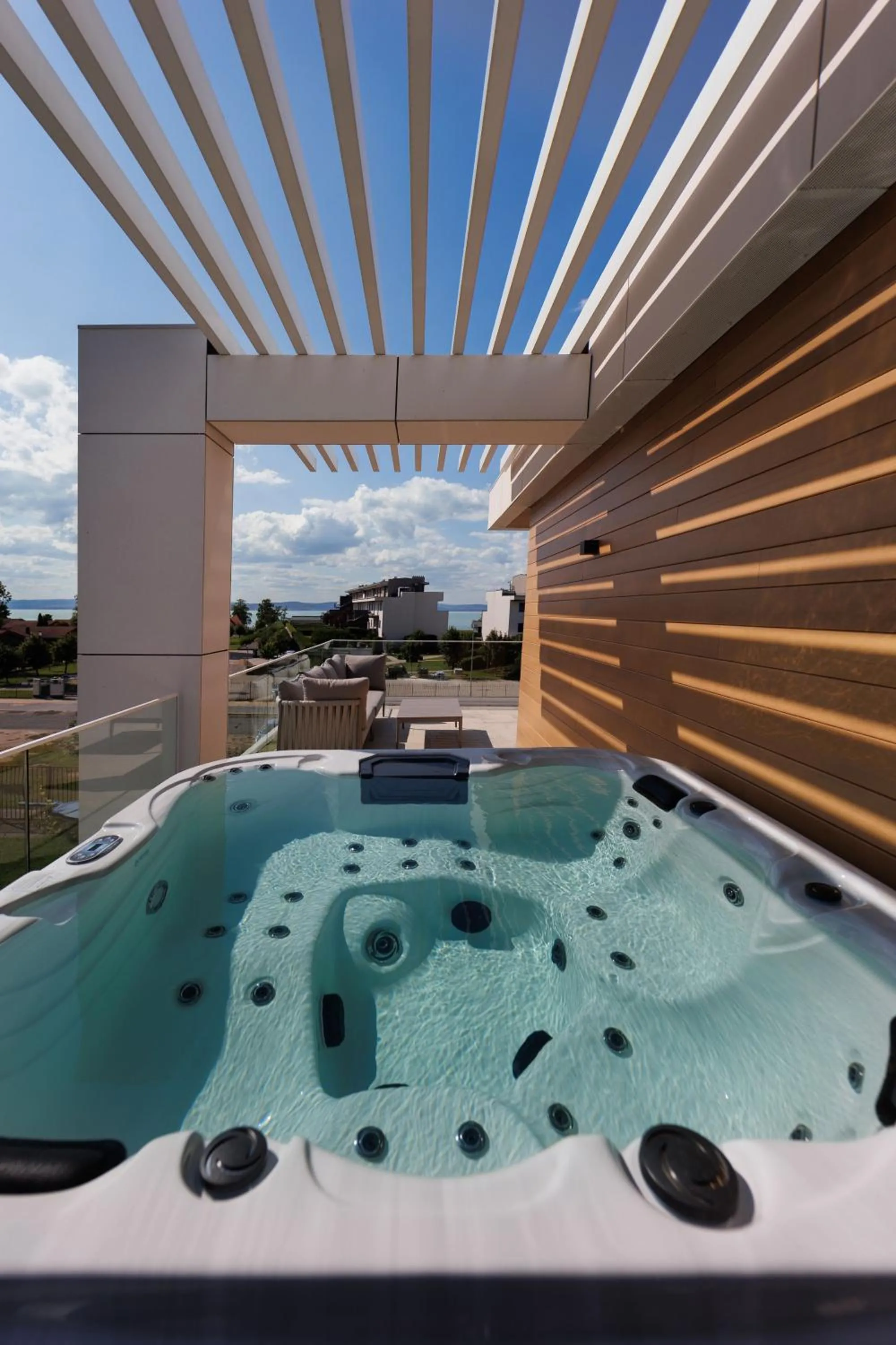Gold Wave Apartments