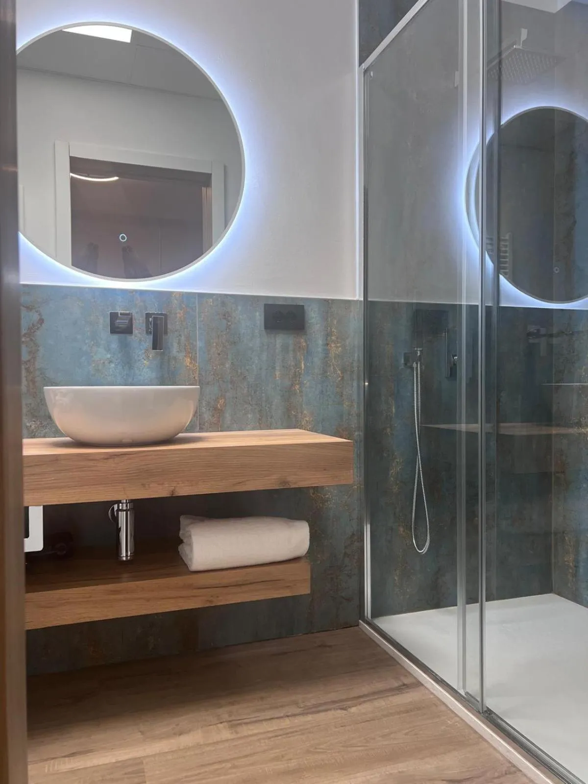 Shower in Hotel Gardenia