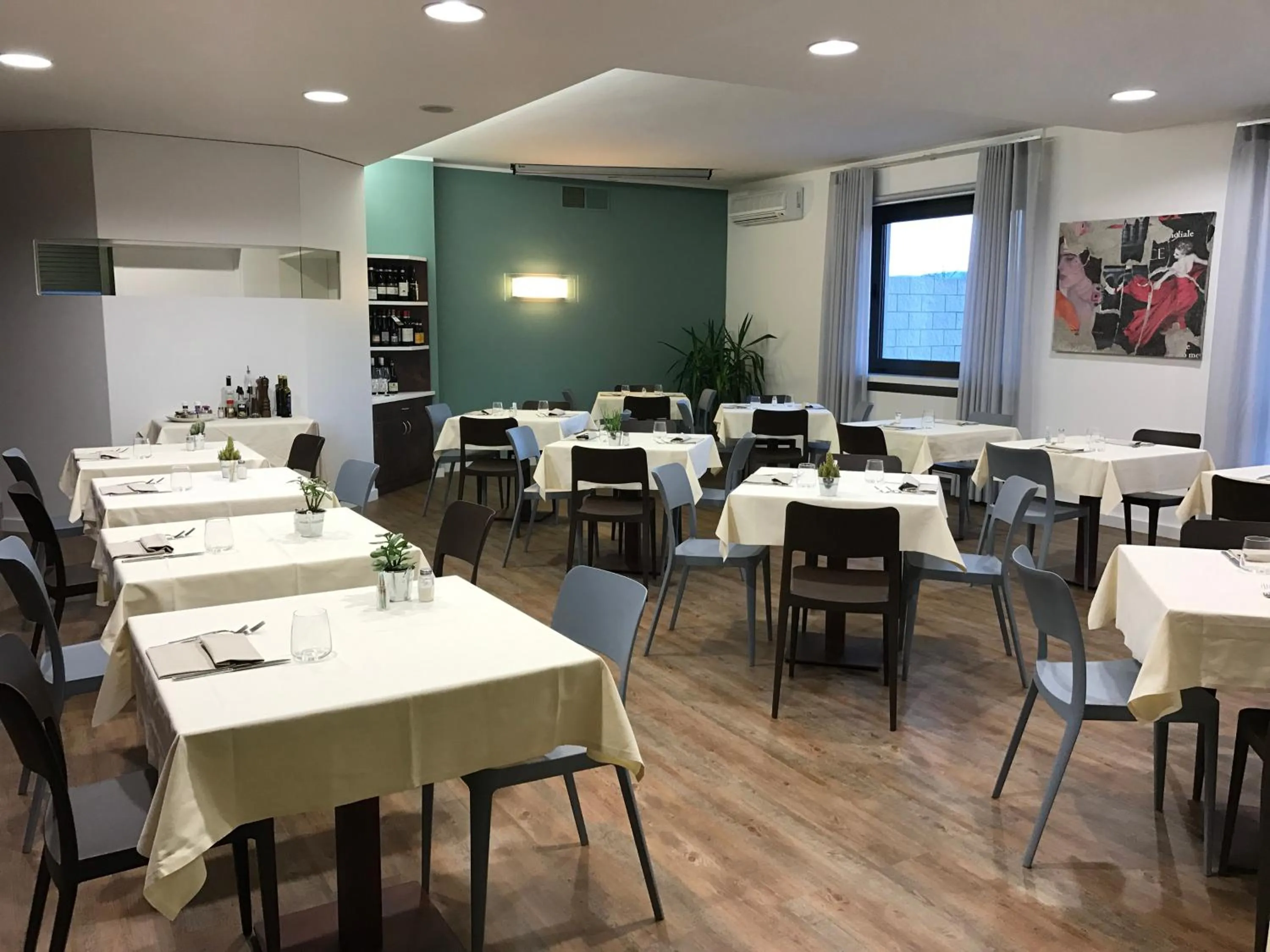 Restaurant/places to eat in Hotel Gardenia