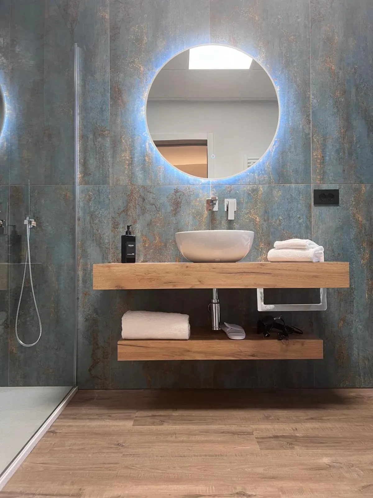 Shower in Hotel Gardenia