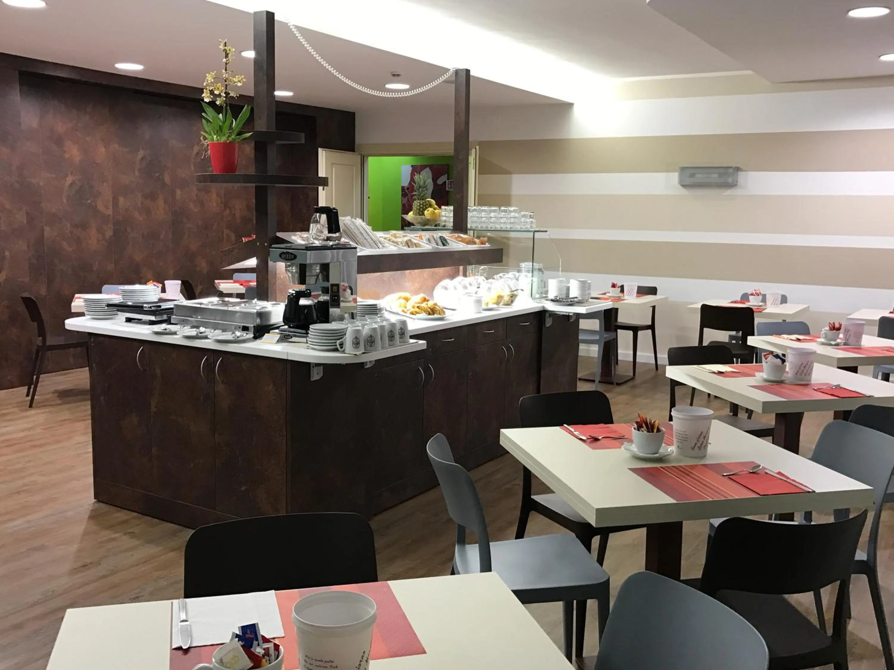 Restaurant/places to eat in Hotel Gardenia