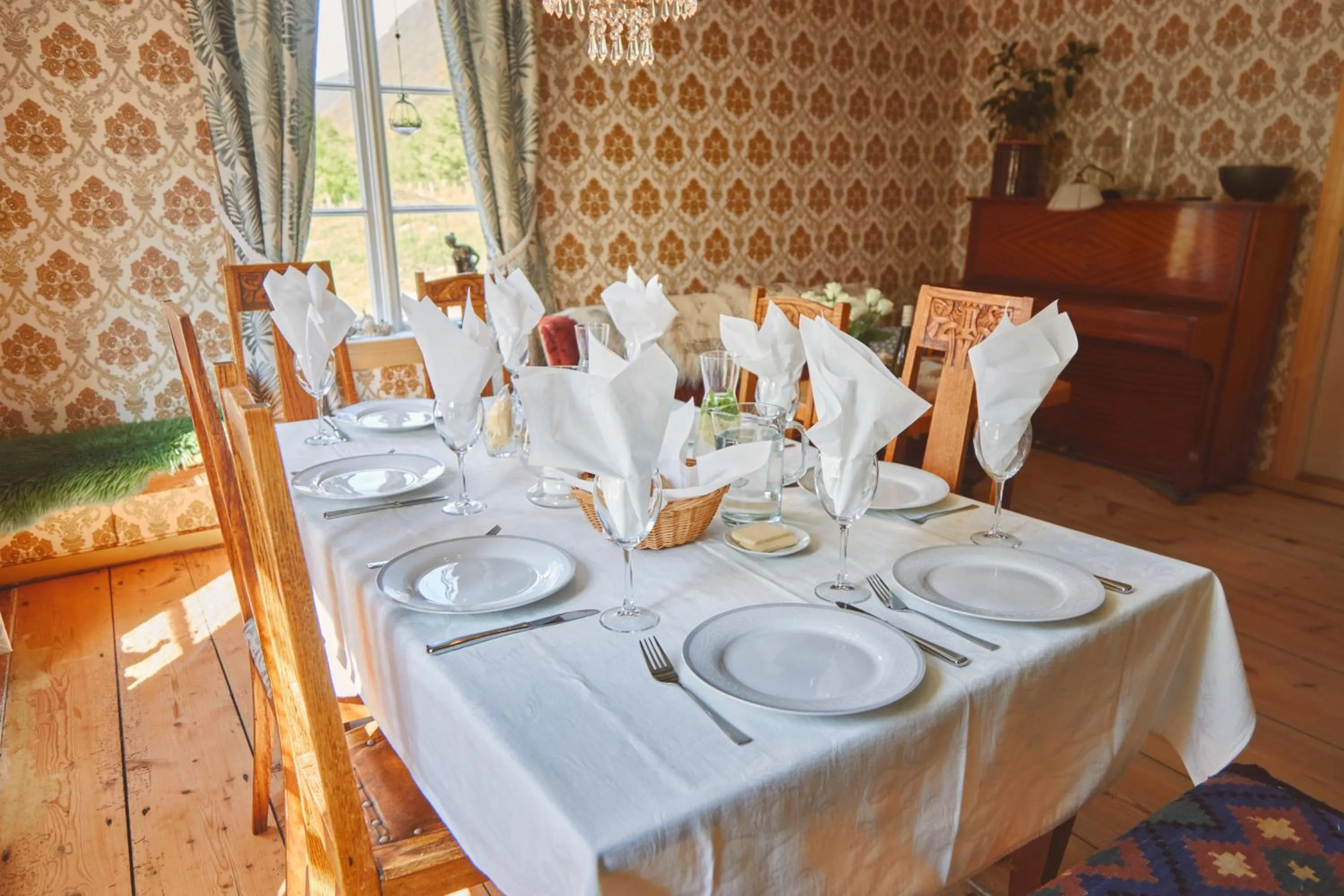 Restaurant/places to eat in Overvoll Farm