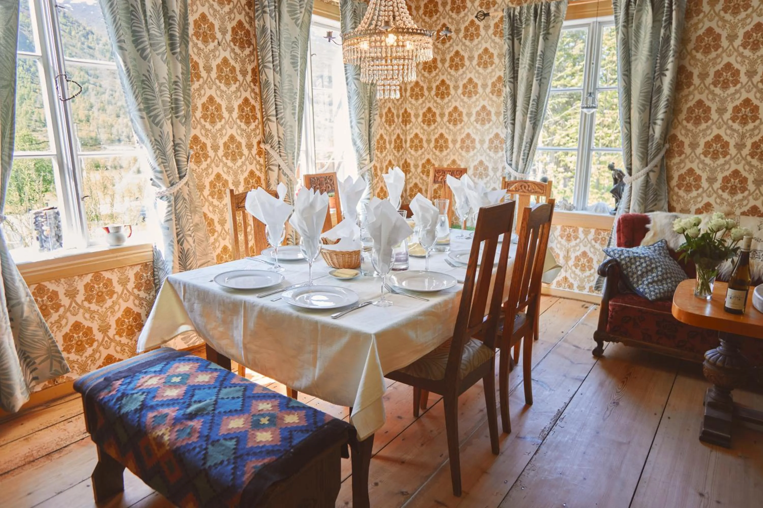 Restaurant/places to eat in Overvoll Farm