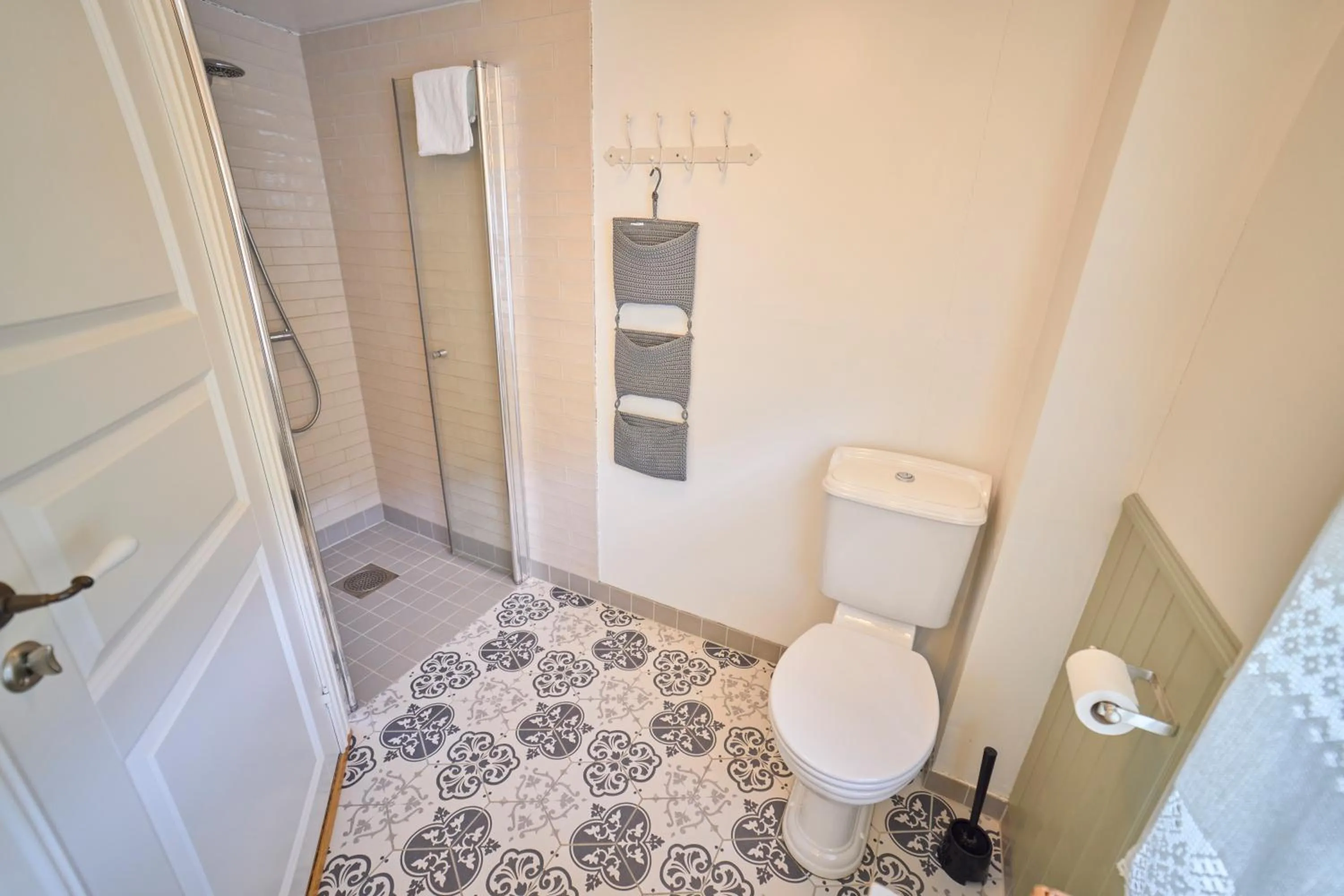 Shower in Overvoll Farm