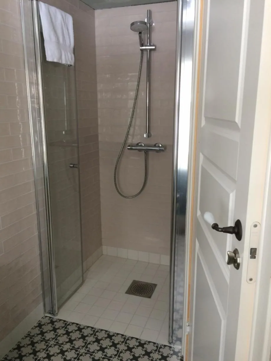 Shower in Overvoll Farm