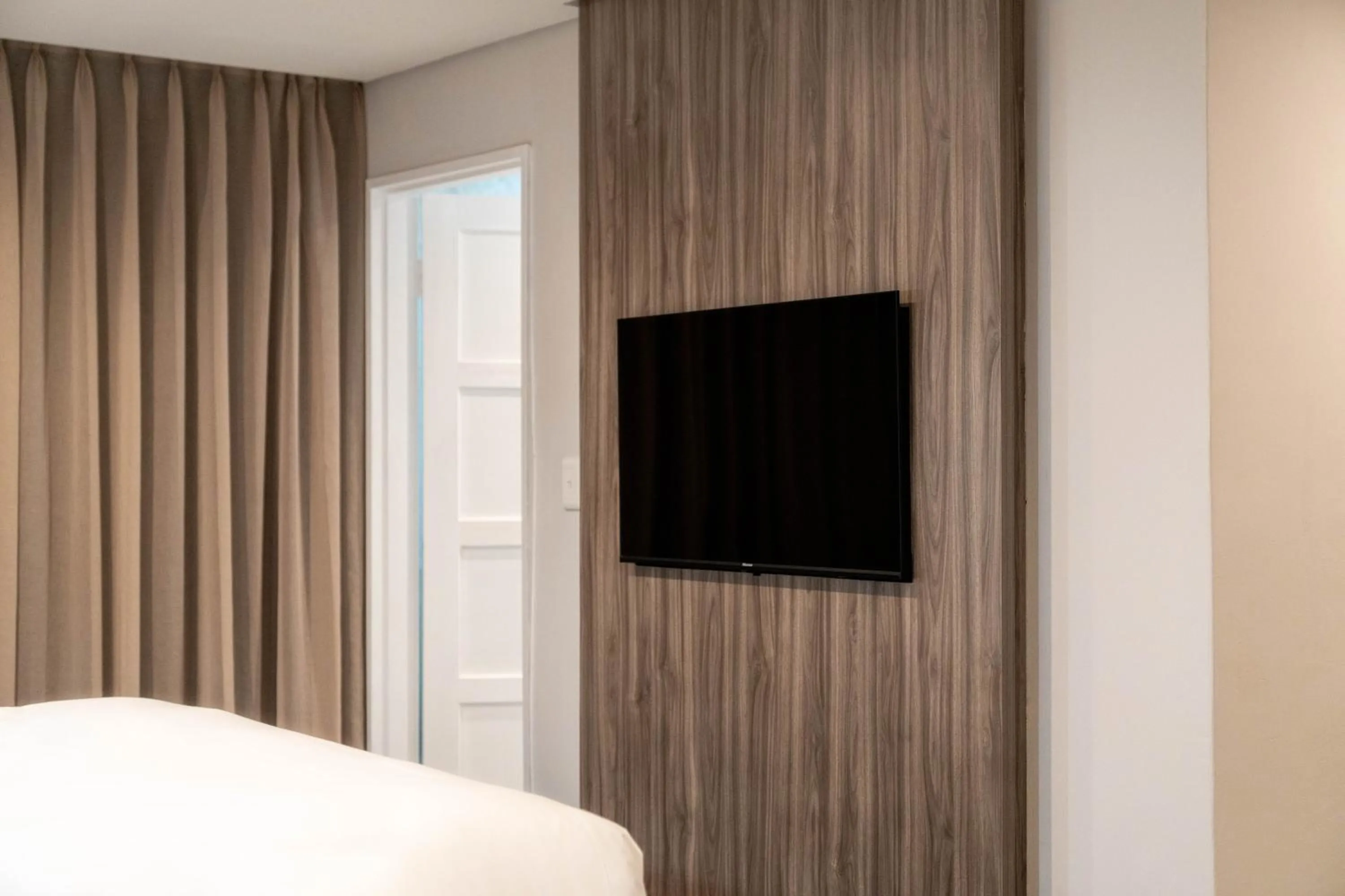 TV and multimedia, Bed in Zar Hotel