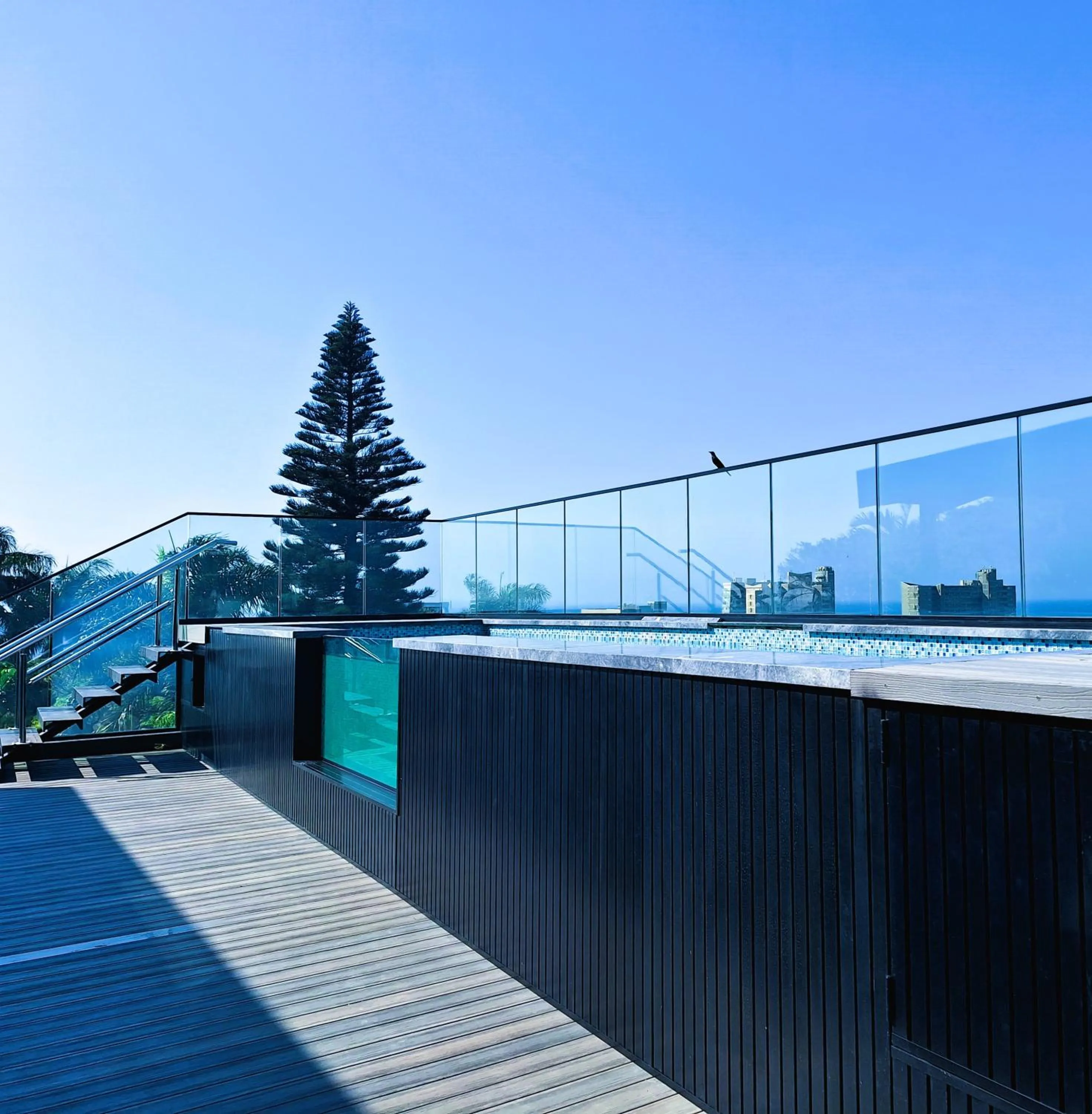Swimming pool in Zar Hotel