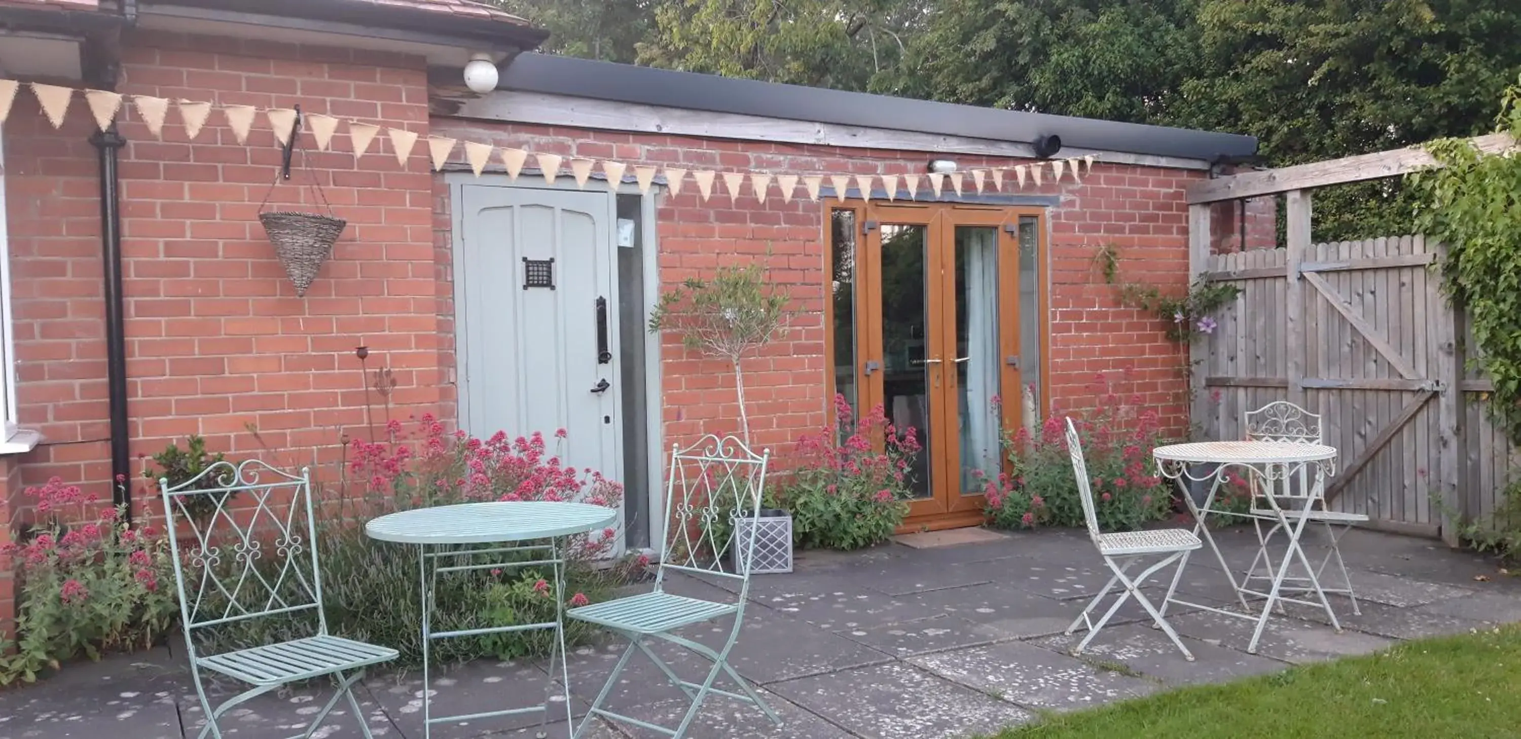 Facade/entrance in Mortimer Trail B and B Facade/entrance in Mortimer Trail B and B