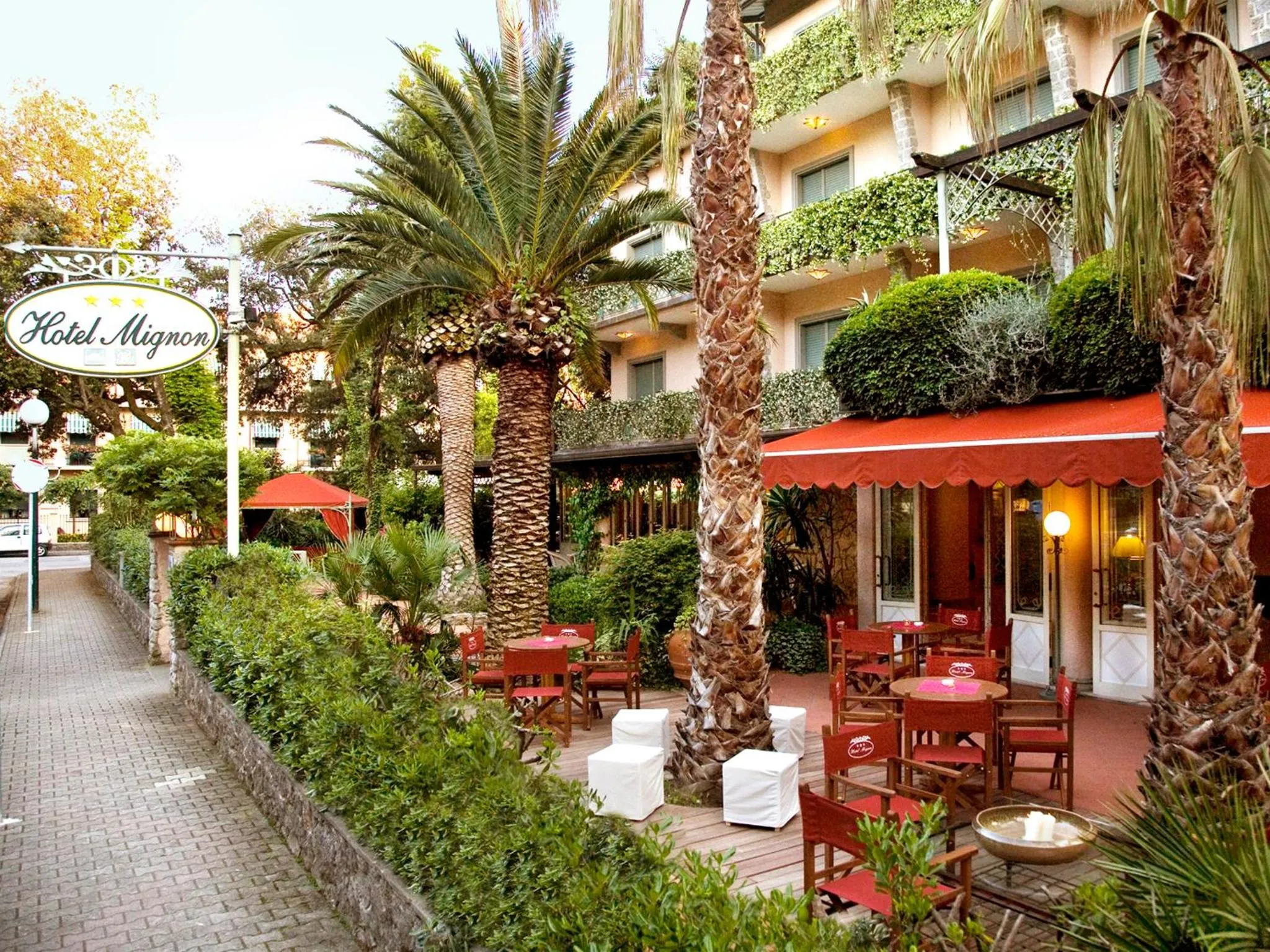 Facade/entrance in Hotel Mignon
