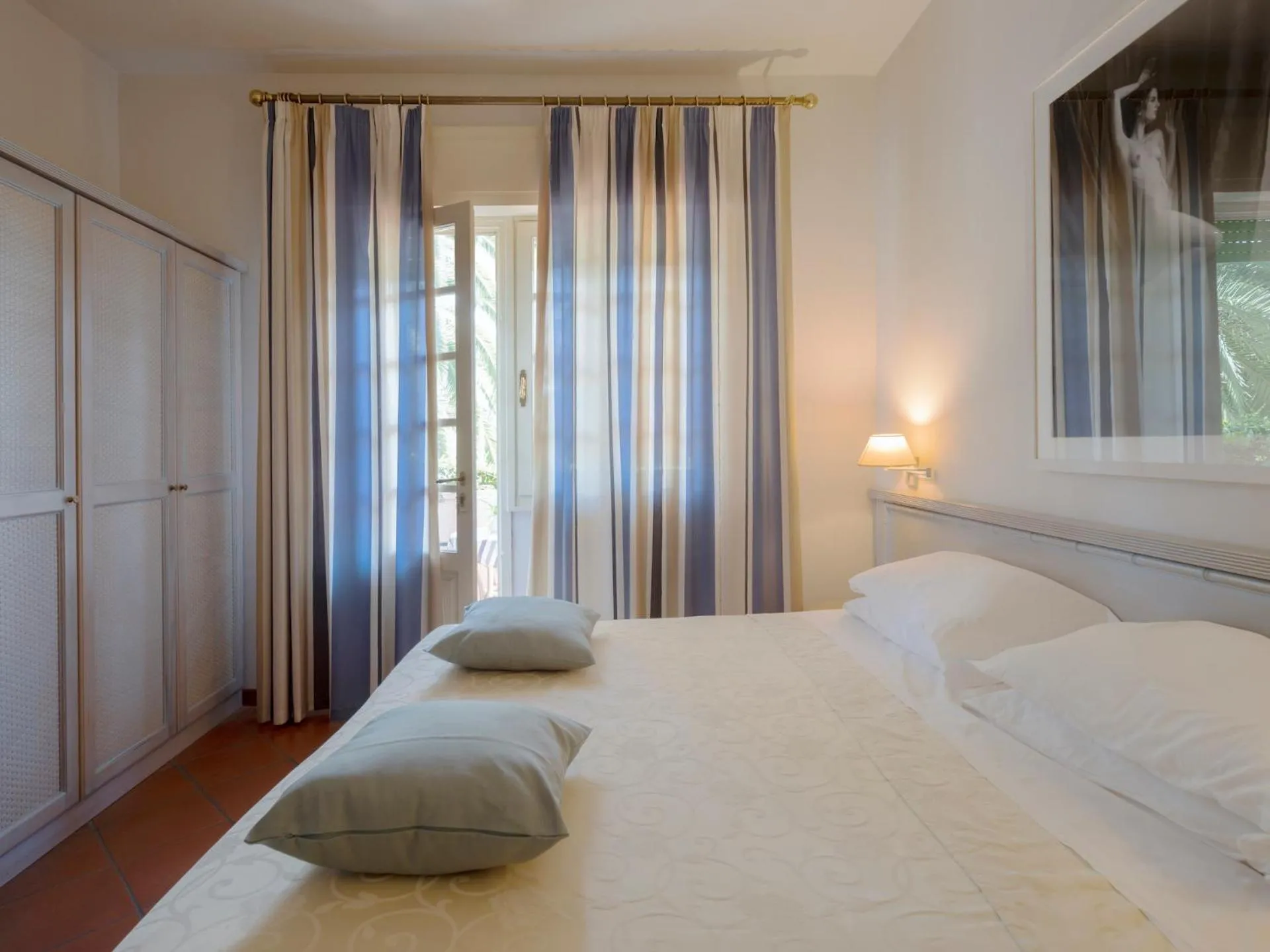 Bed in Hotel Mignon