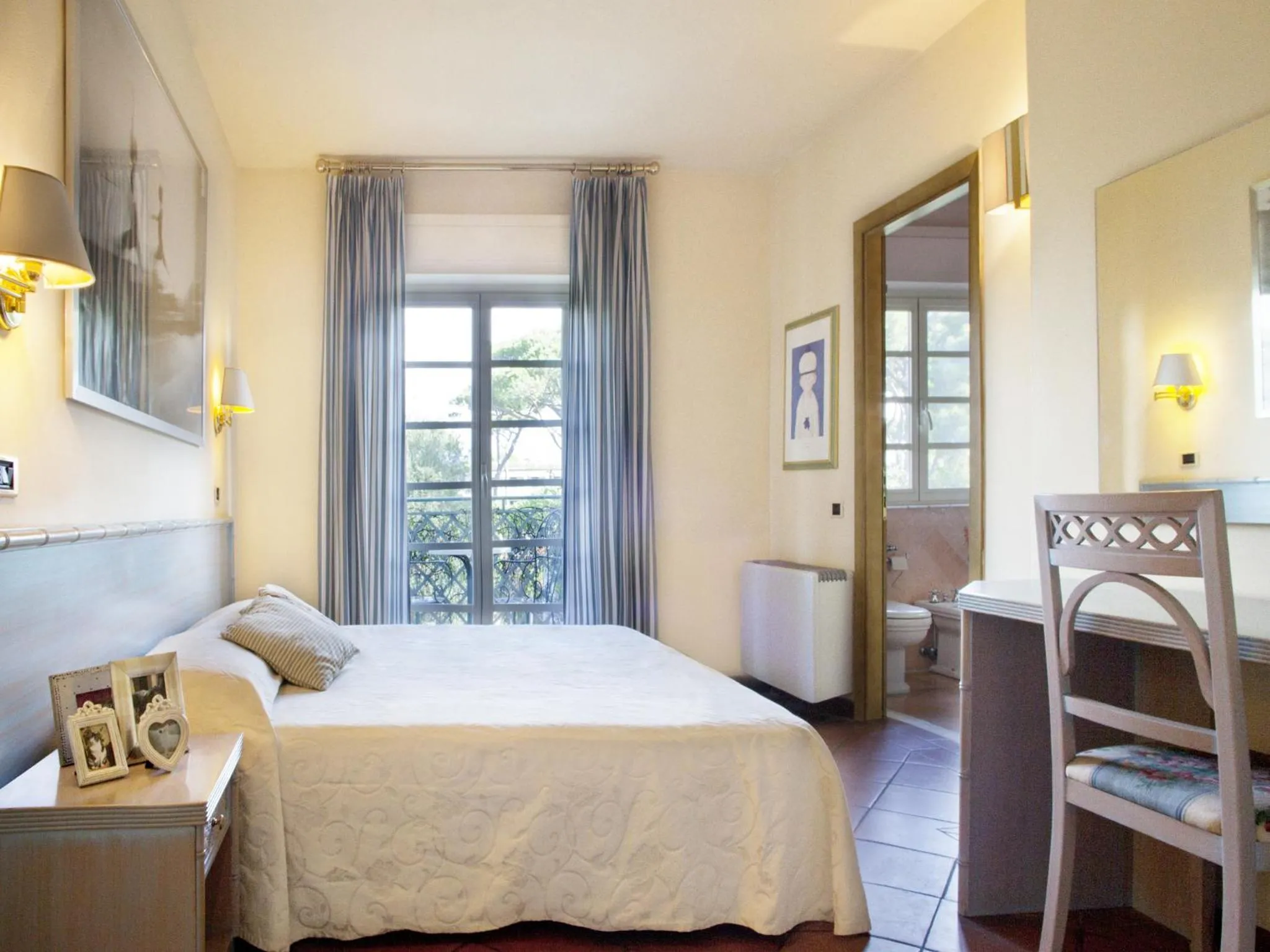 Photo of the whole room, Bed in Hotel Mignon