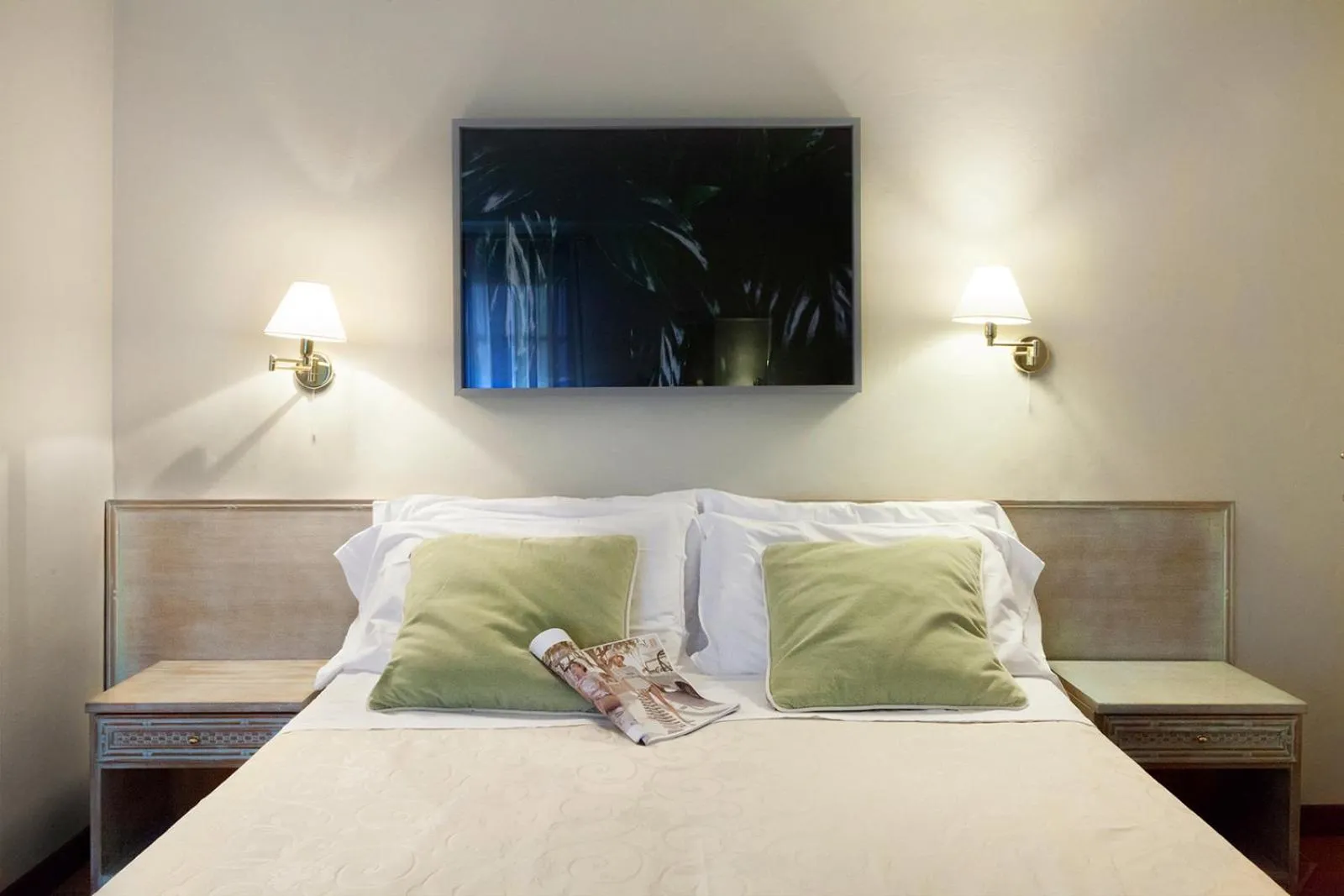 Bed in Hotel Mignon