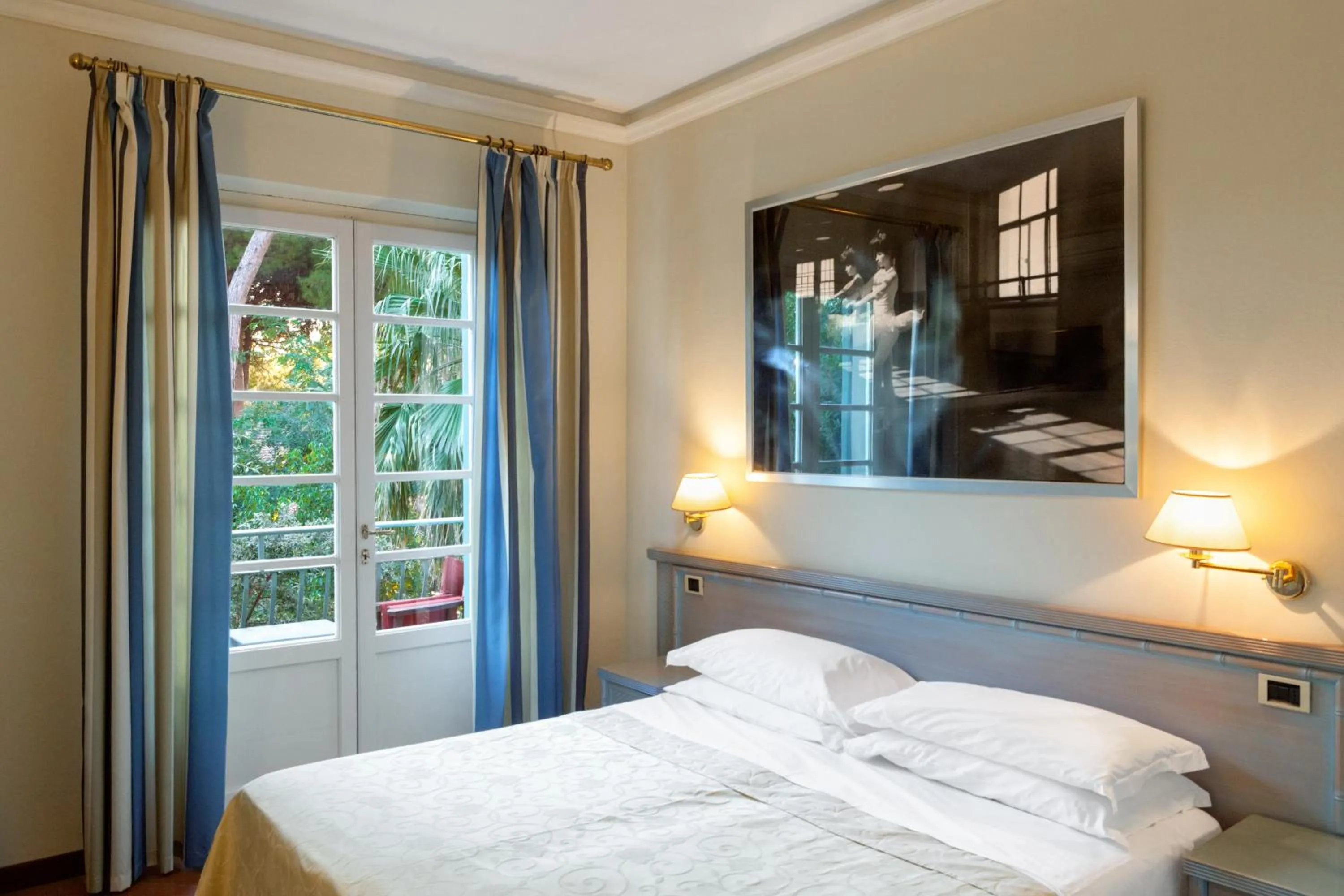 Bed in Hotel Mignon