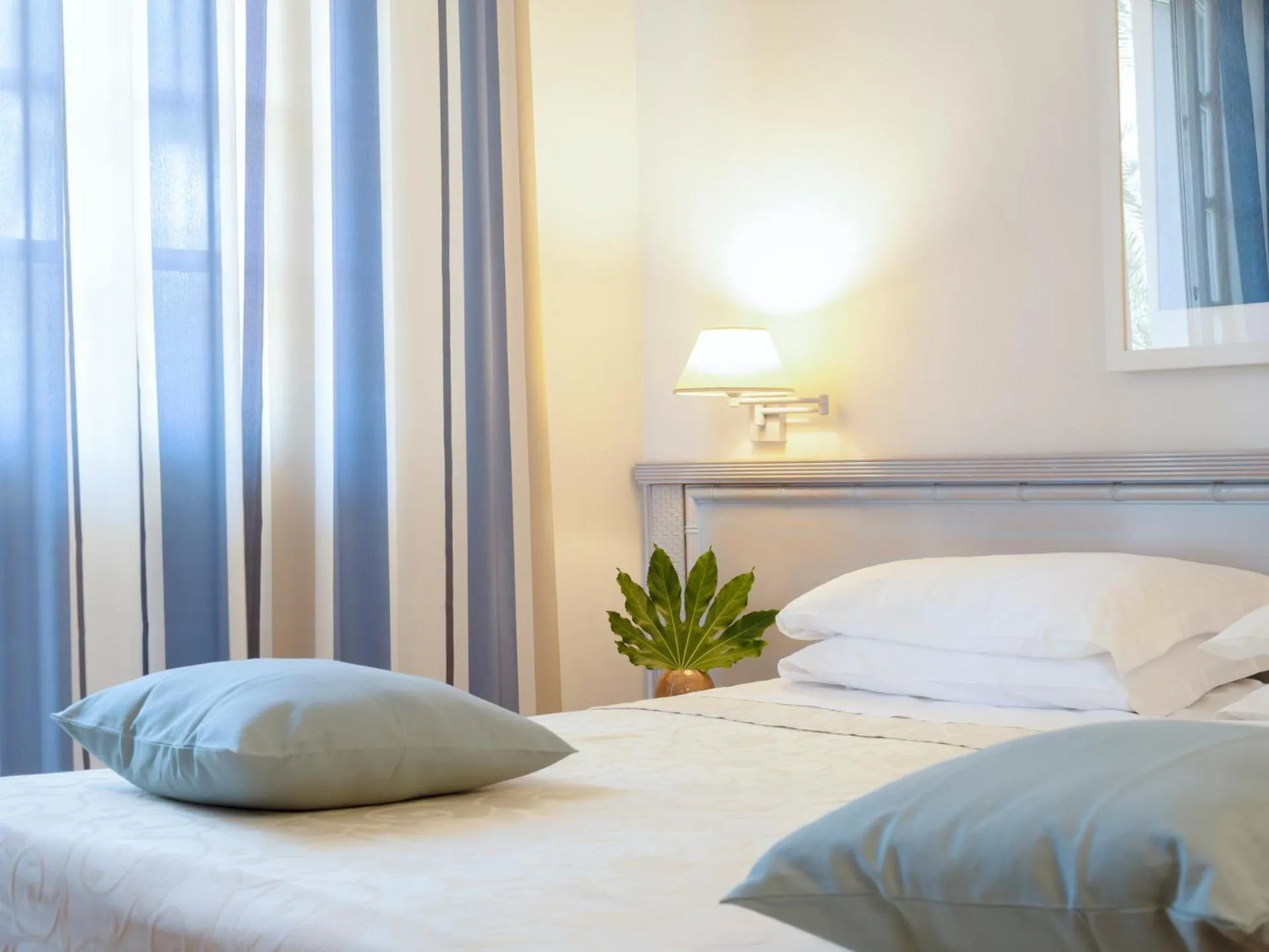 Bed in Hotel Mignon