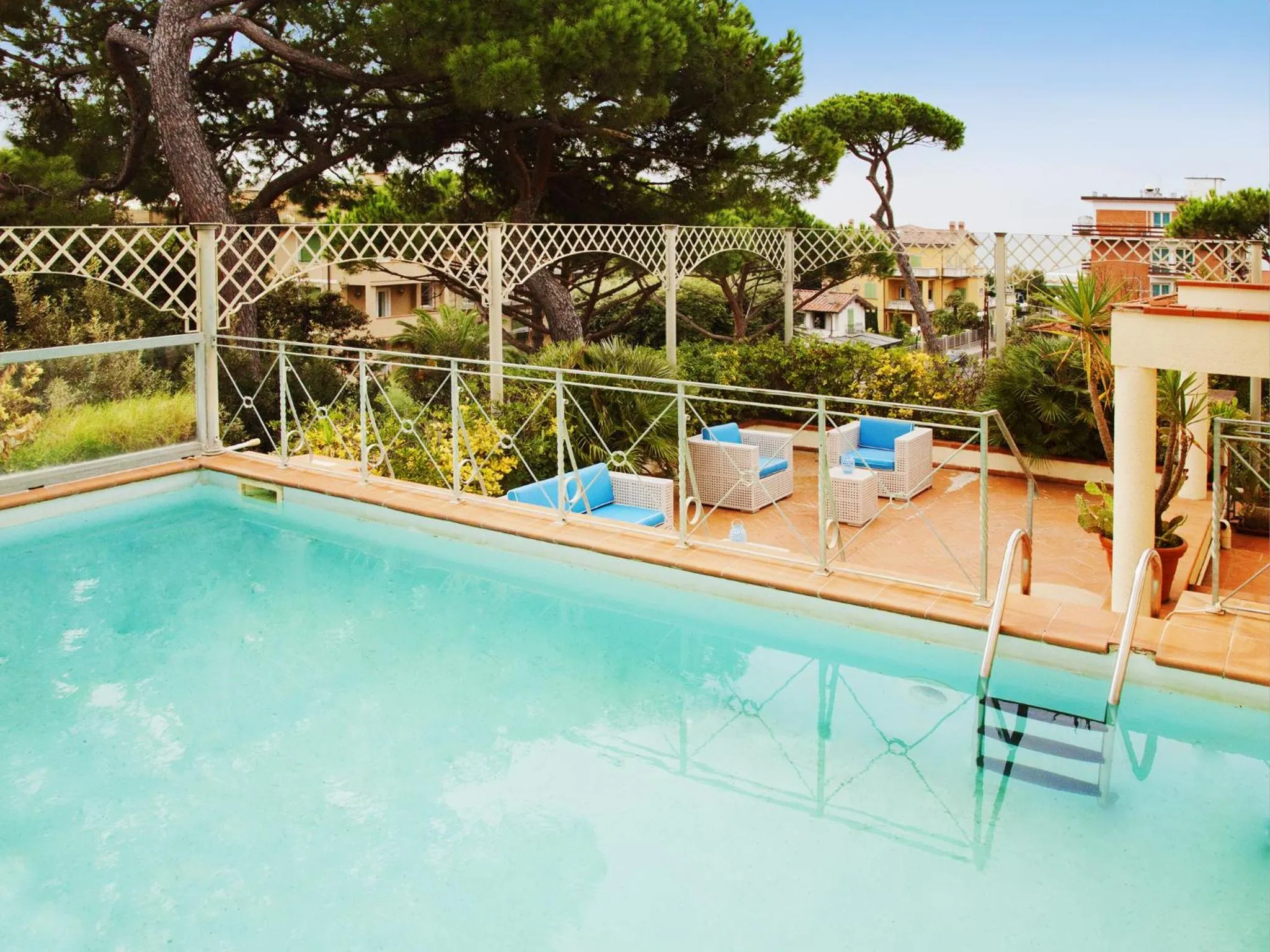 Swimming pool in Hotel Mignon