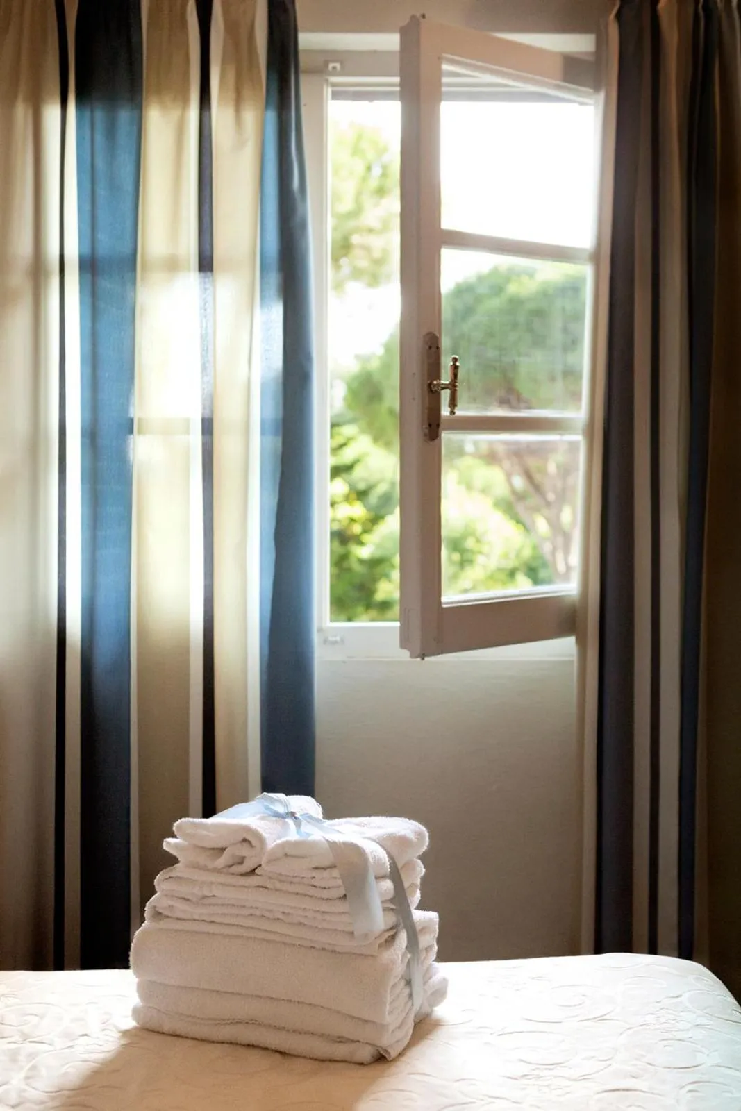 Bed in Hotel Mignon