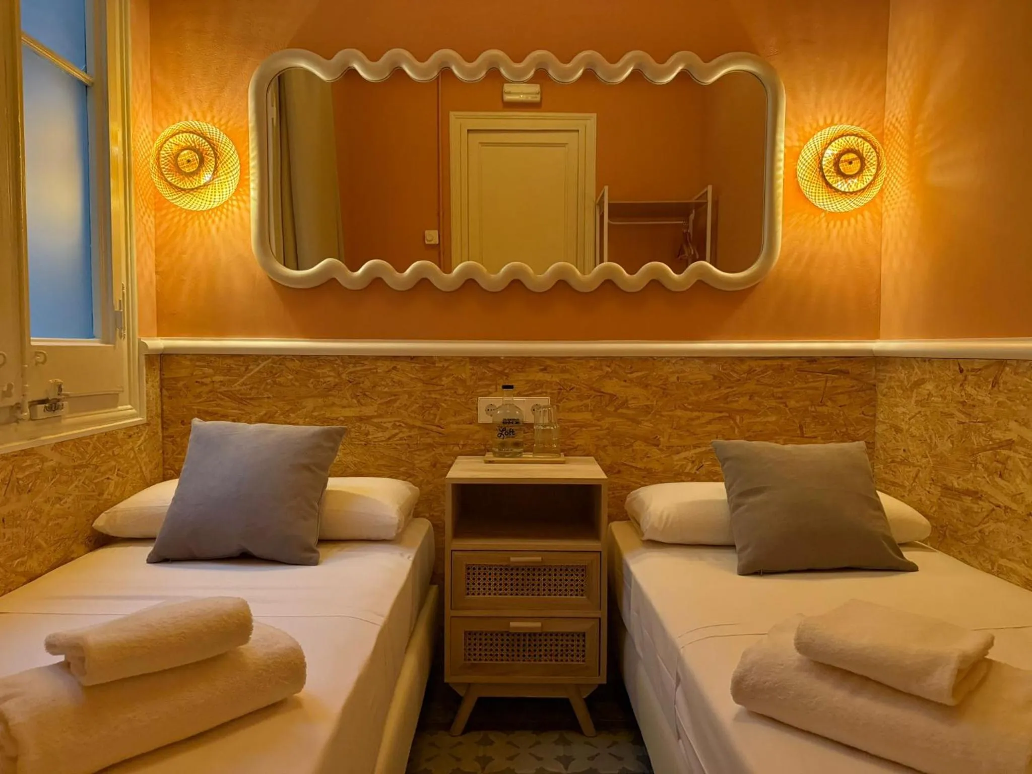 Photo of the whole room, Bed in The Loft House Barcelona