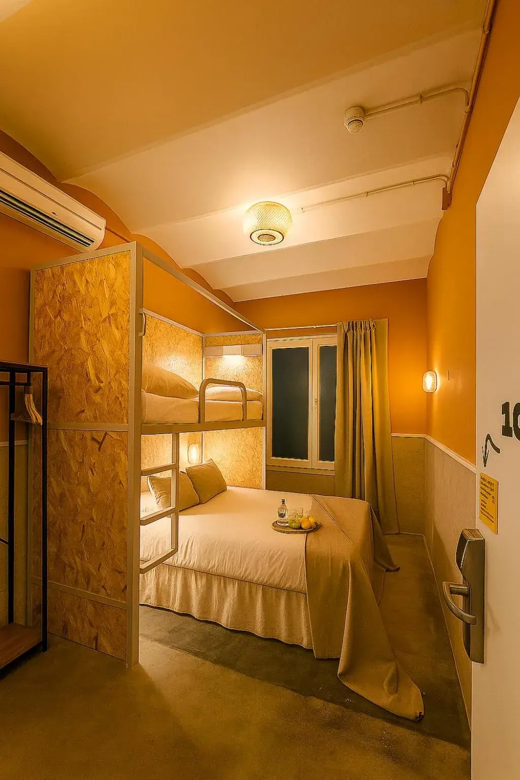 Triple Room with Shared Bathroom in The Loft House Barcelona Triple Room with Shared Bathroom in The Loft House Barcelona