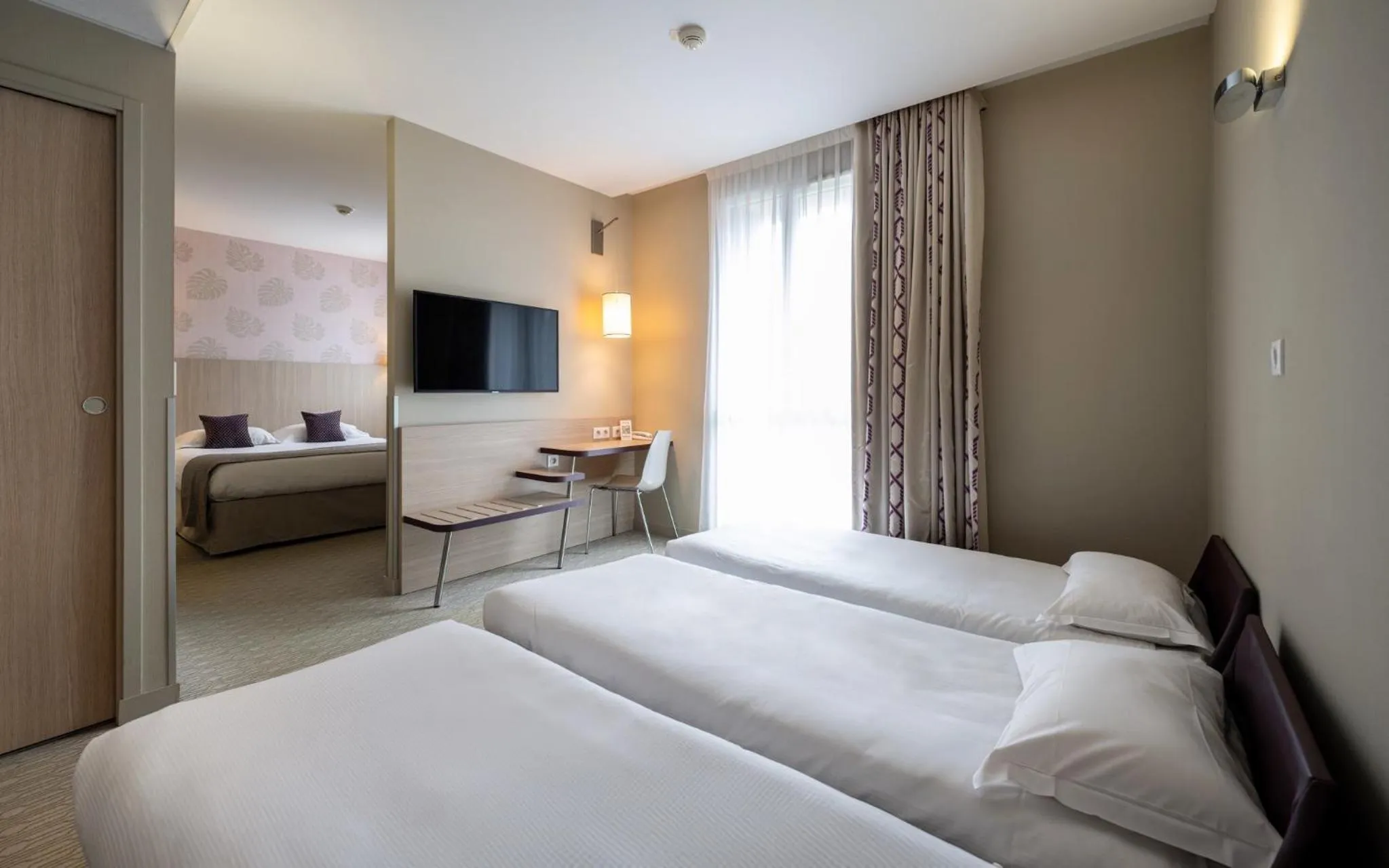 Bed in Kyriad Prestige Saint-Malo