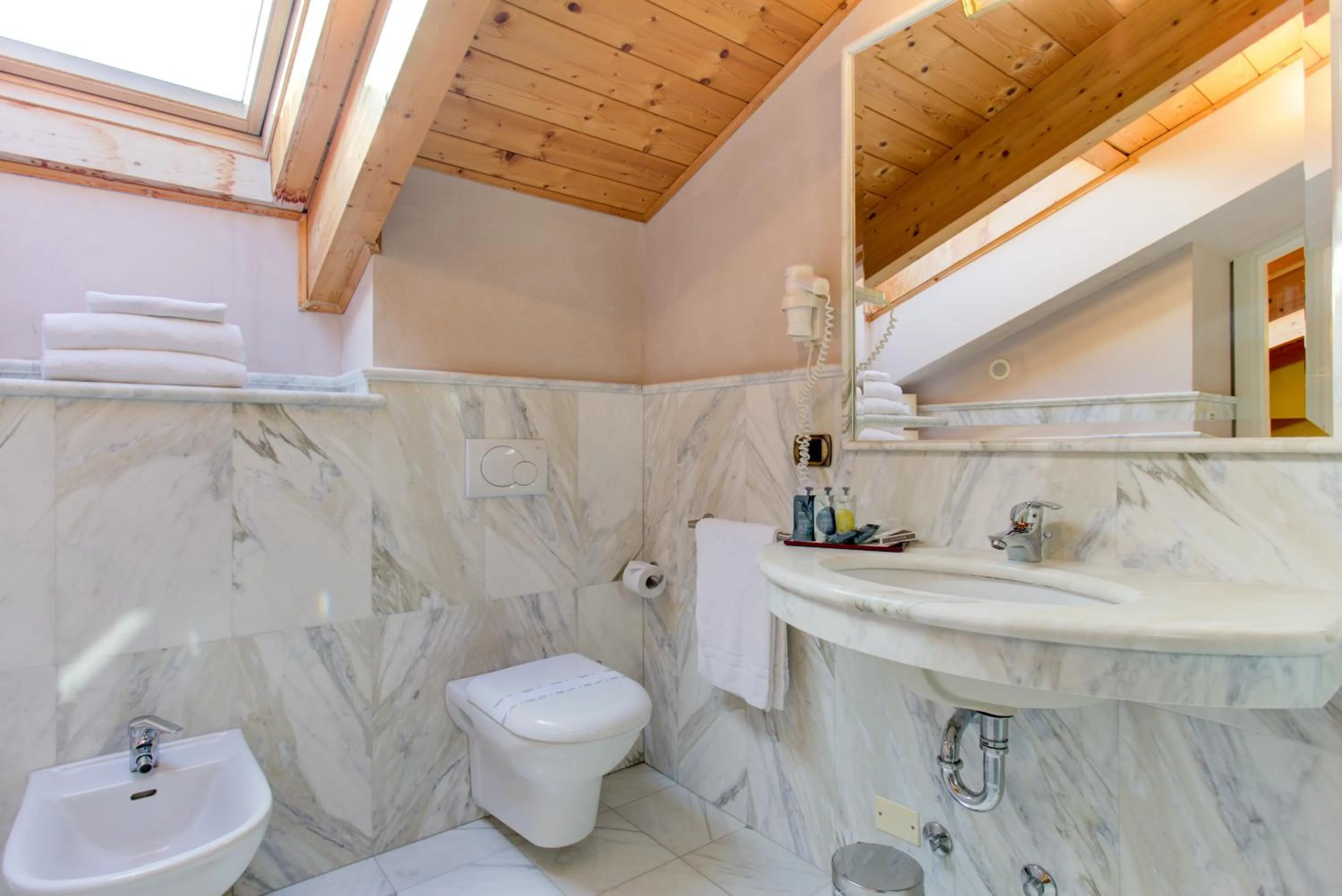 Bathroom in Oste del Castello Wellness & Bike Hotel