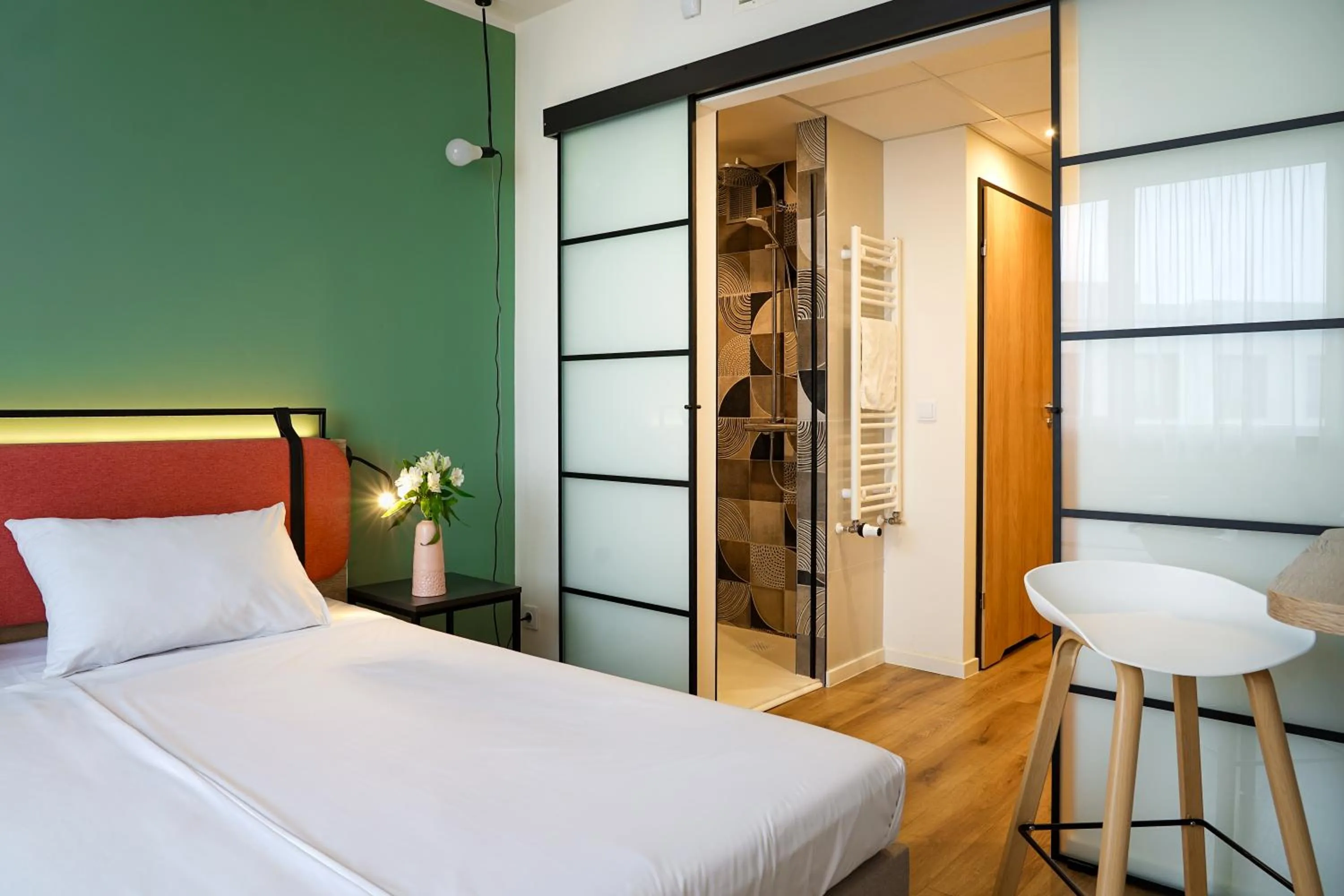 Shower, Bed in Hotel Convictus Cracovia for business & travellers