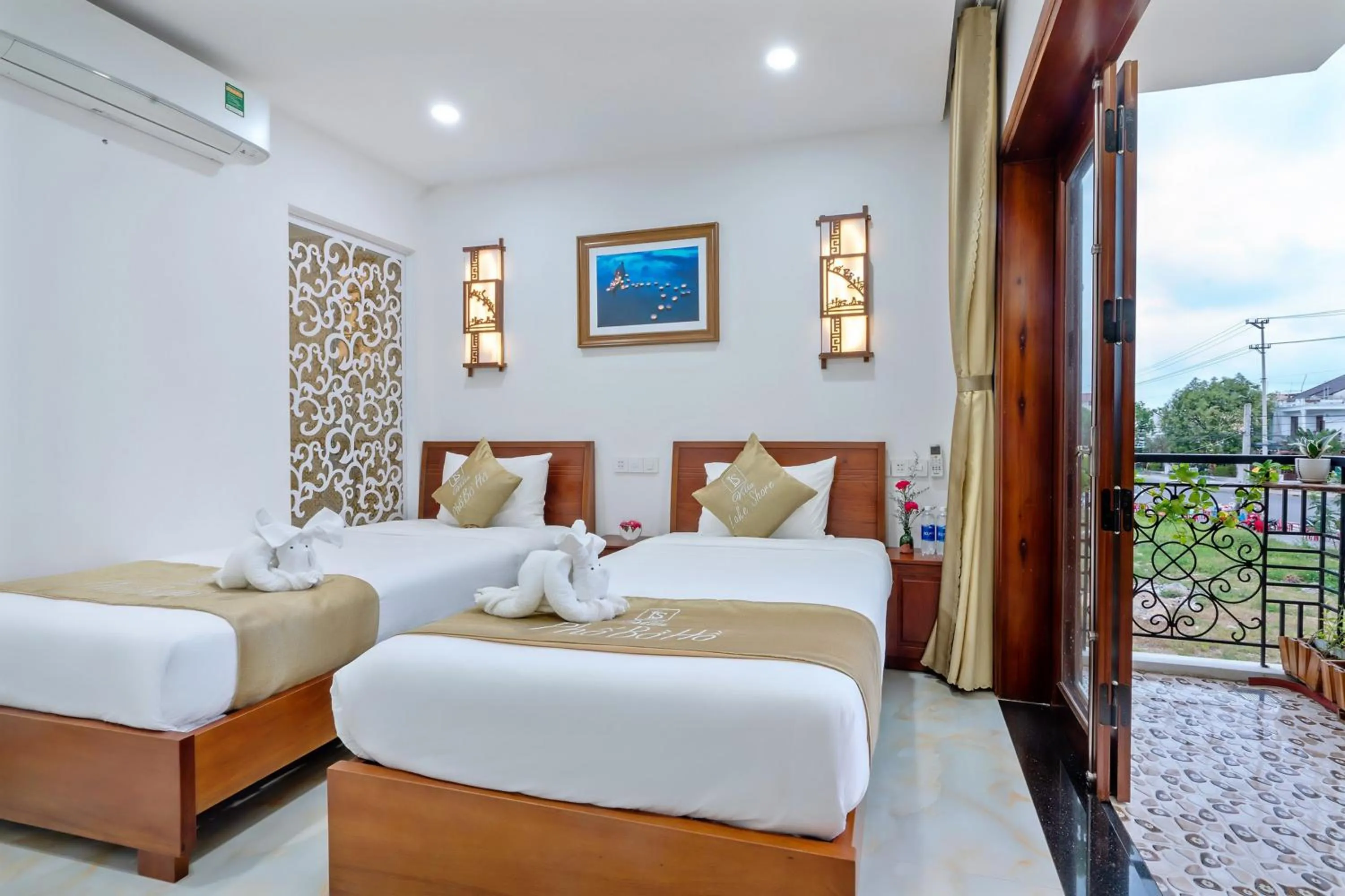 Balcony/Terrace, Bed in Villa Lake Shore Hoi An