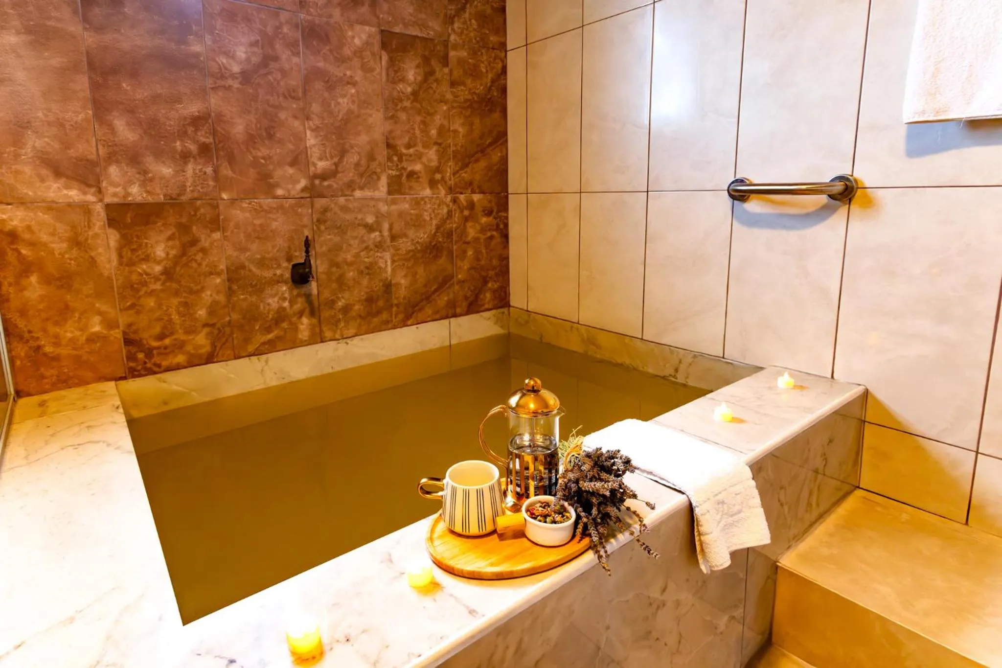 Hot Spring Bath in Continent Hotel Kapadokus Thermal