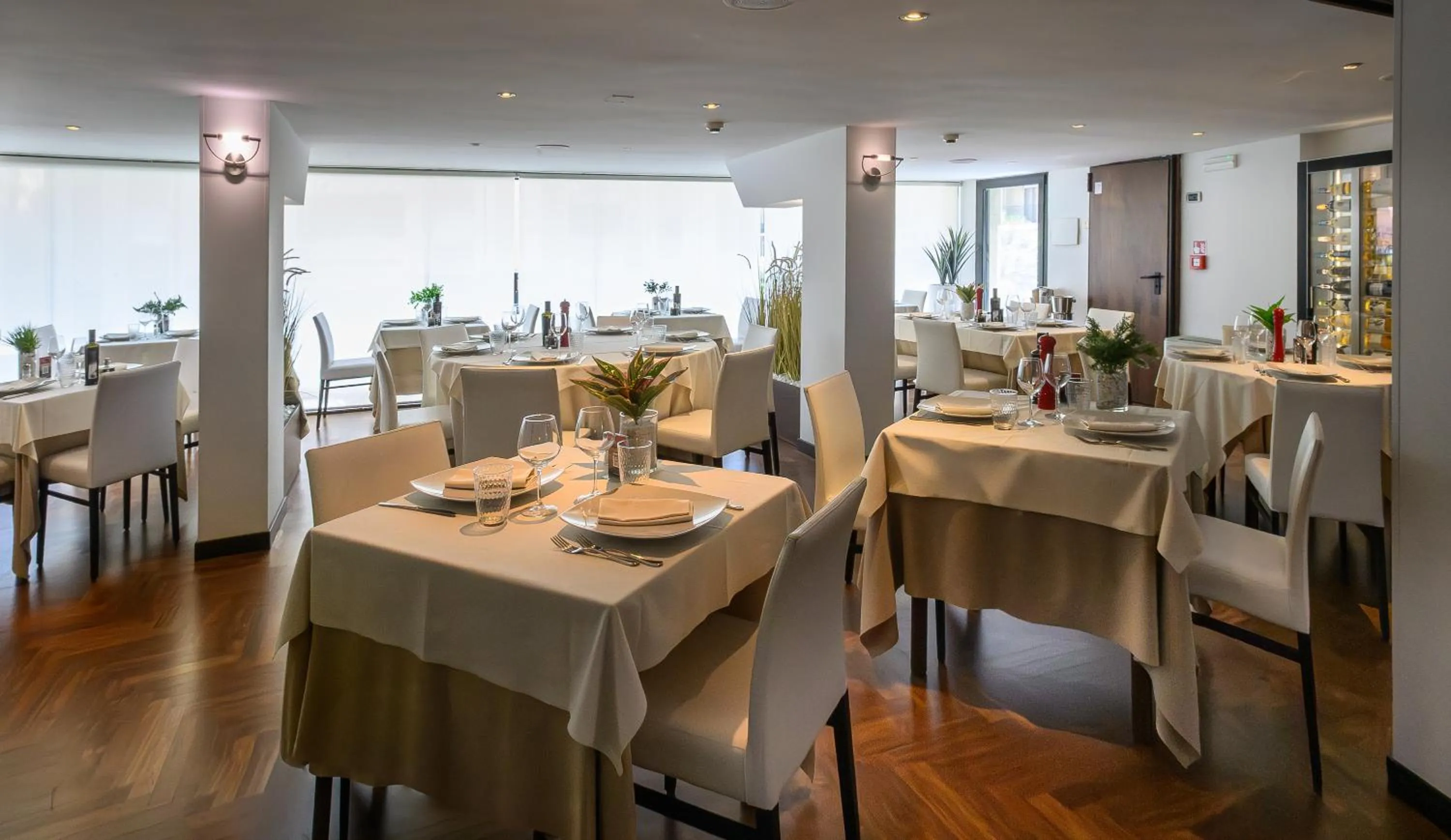 Restaurant/places to eat in Sardegna Hotel - Suites & Restaurant