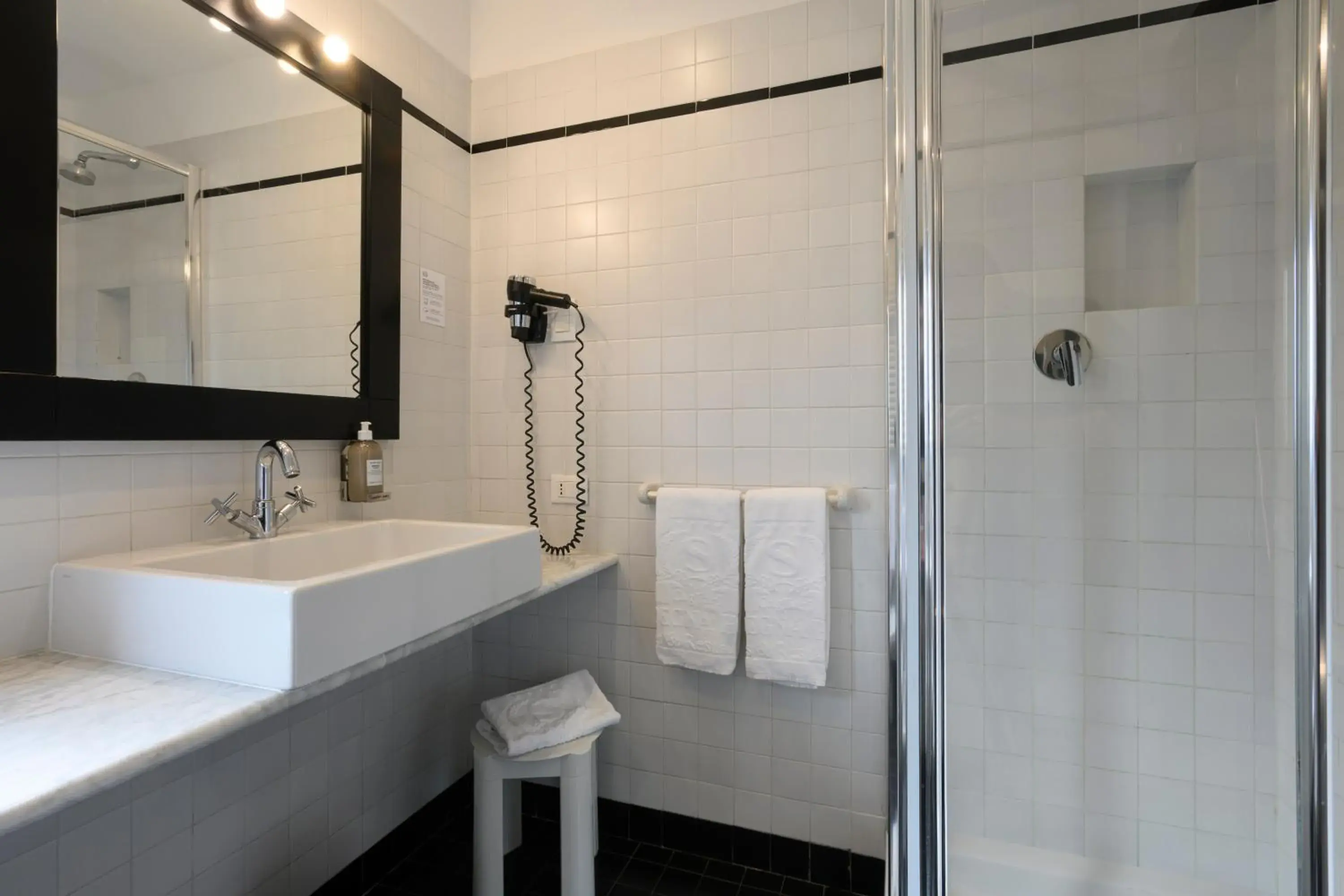 Shower in Sardegna Hotel - Suites & Restaurant Shower in Sardegna Hotel - Suites & Restaurant