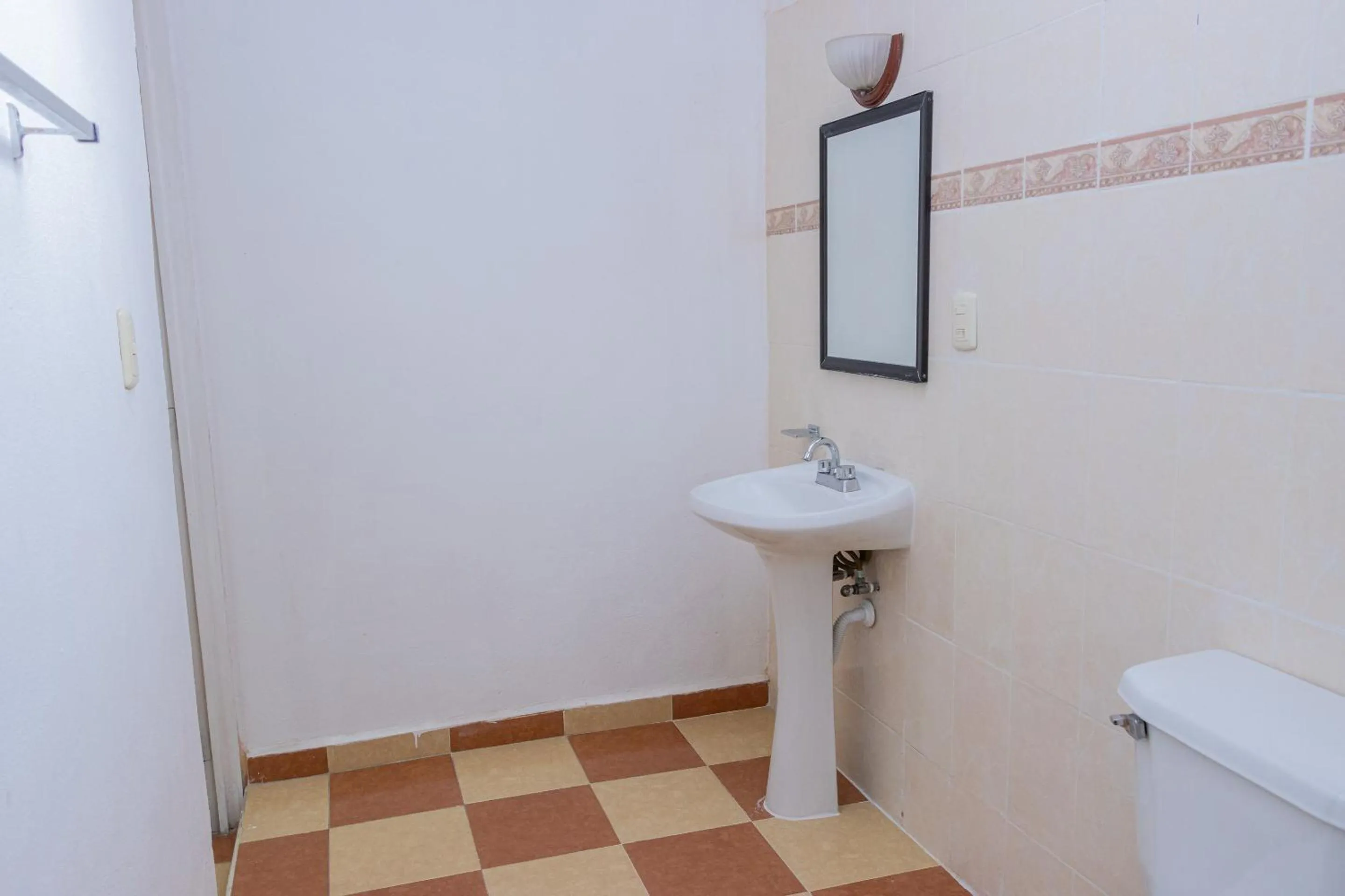 Bathroom in OYO Hotel Marías,Aeropuerto Internacional de Chetumal