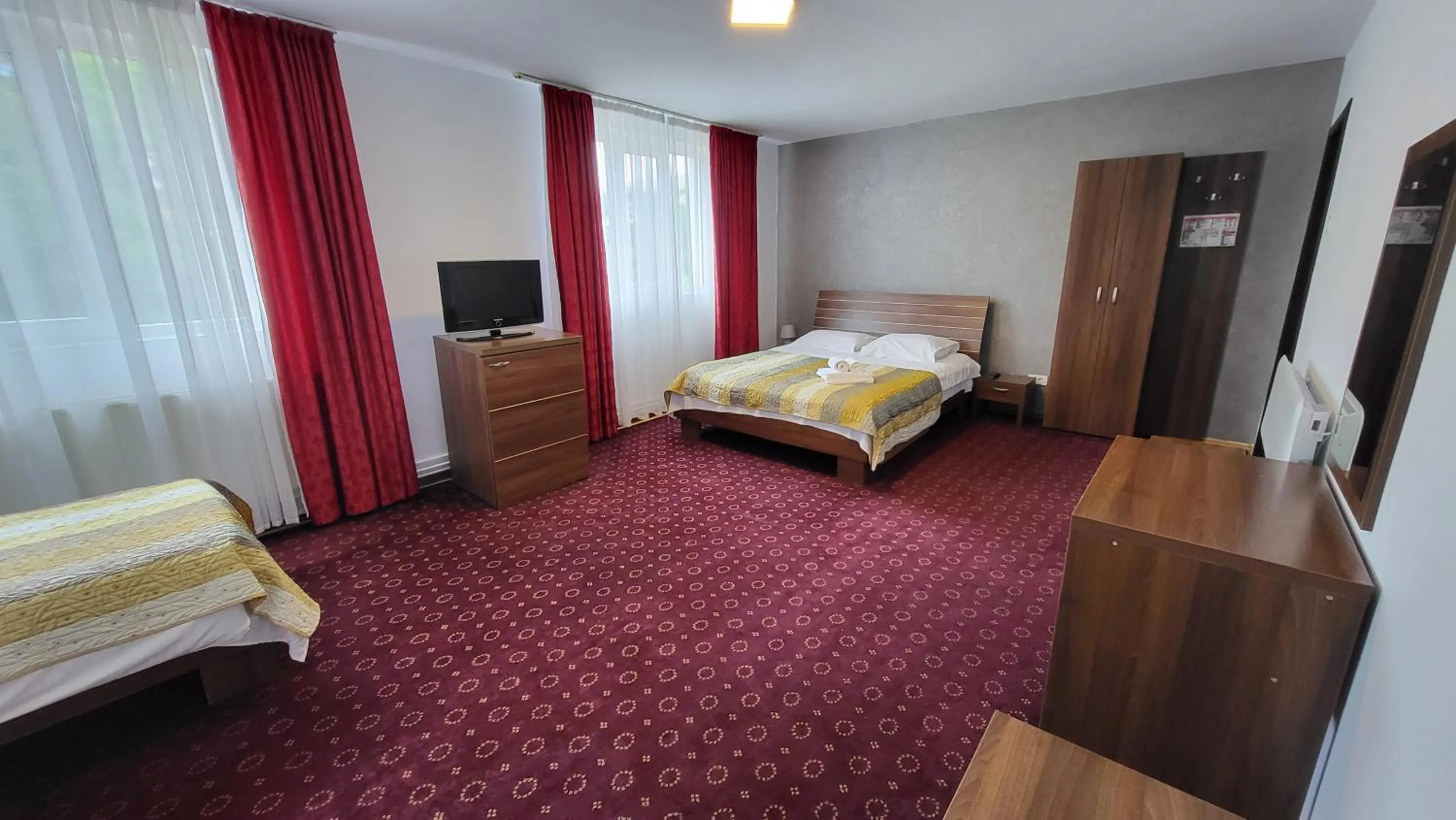 Communal lounge/ TV room, Bed in Boutique Global