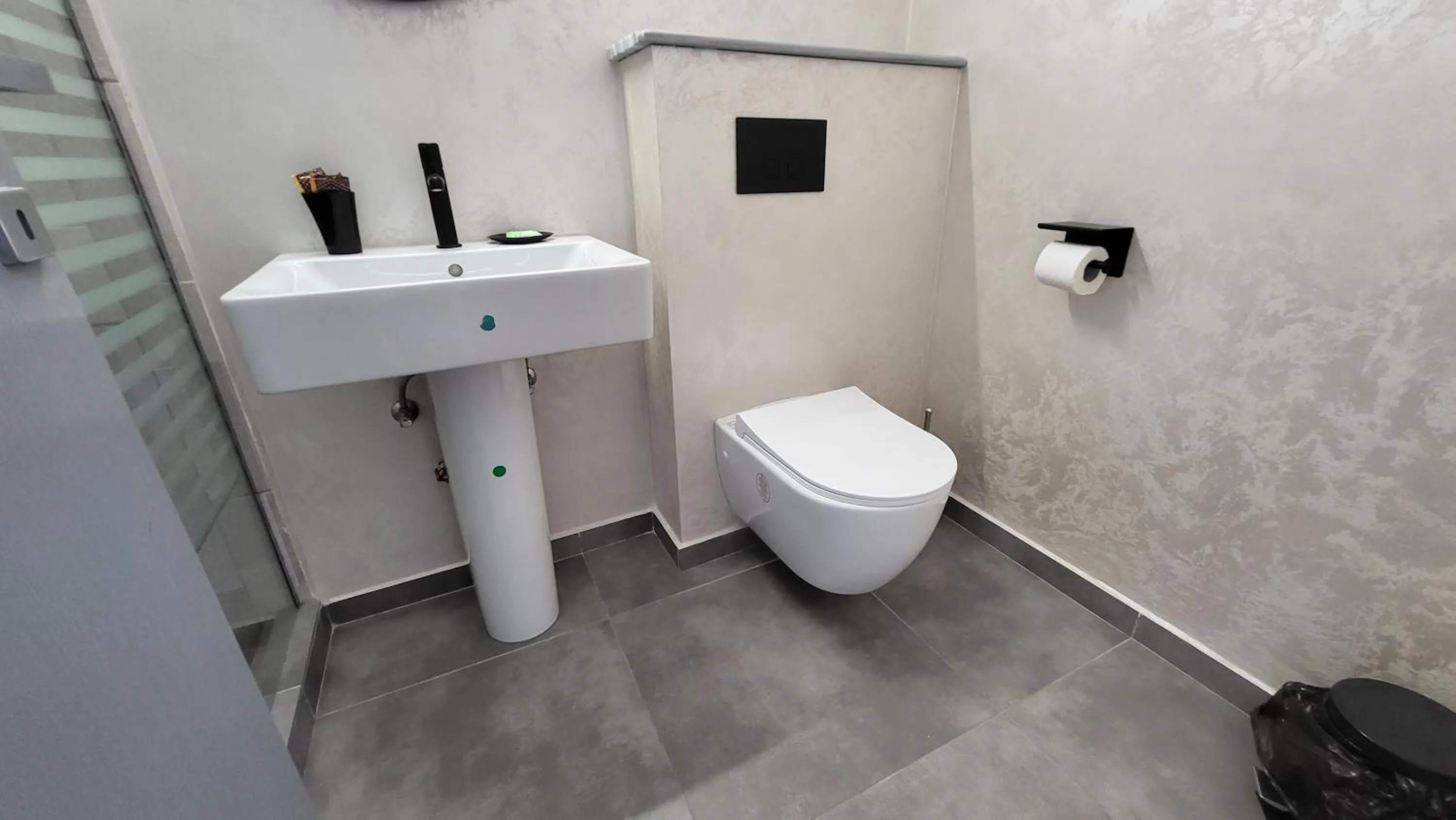 Toilet in Boutique Global