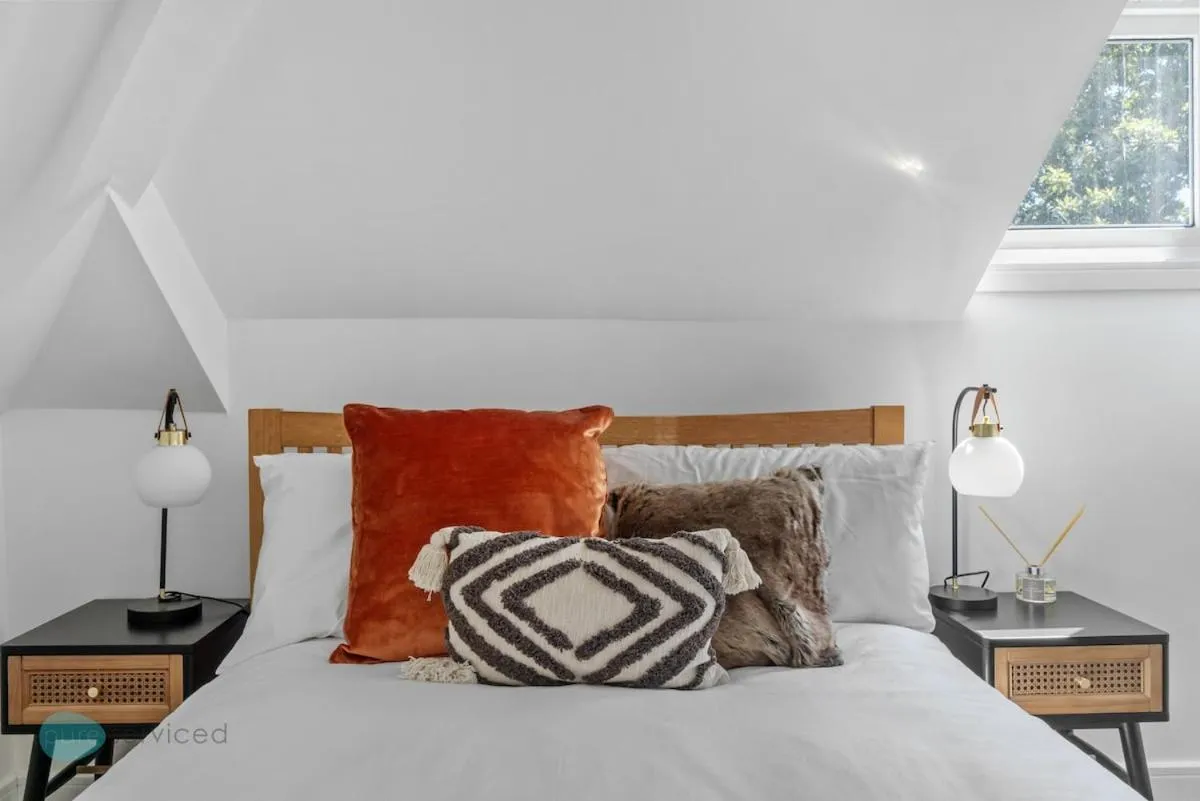 Other, Bed in The Penthouse By Pureserviced