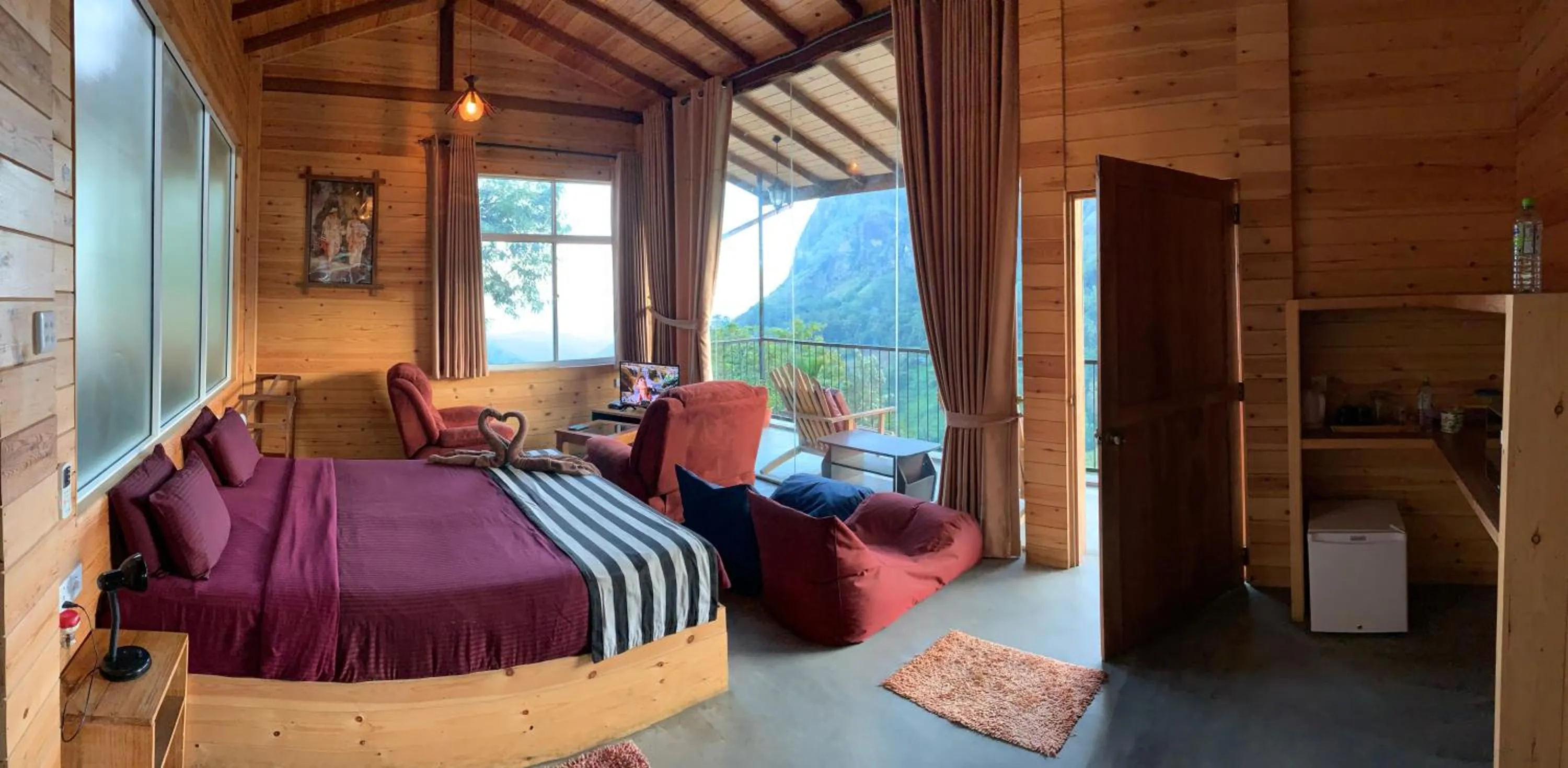 Living room, Bed in Country Homes